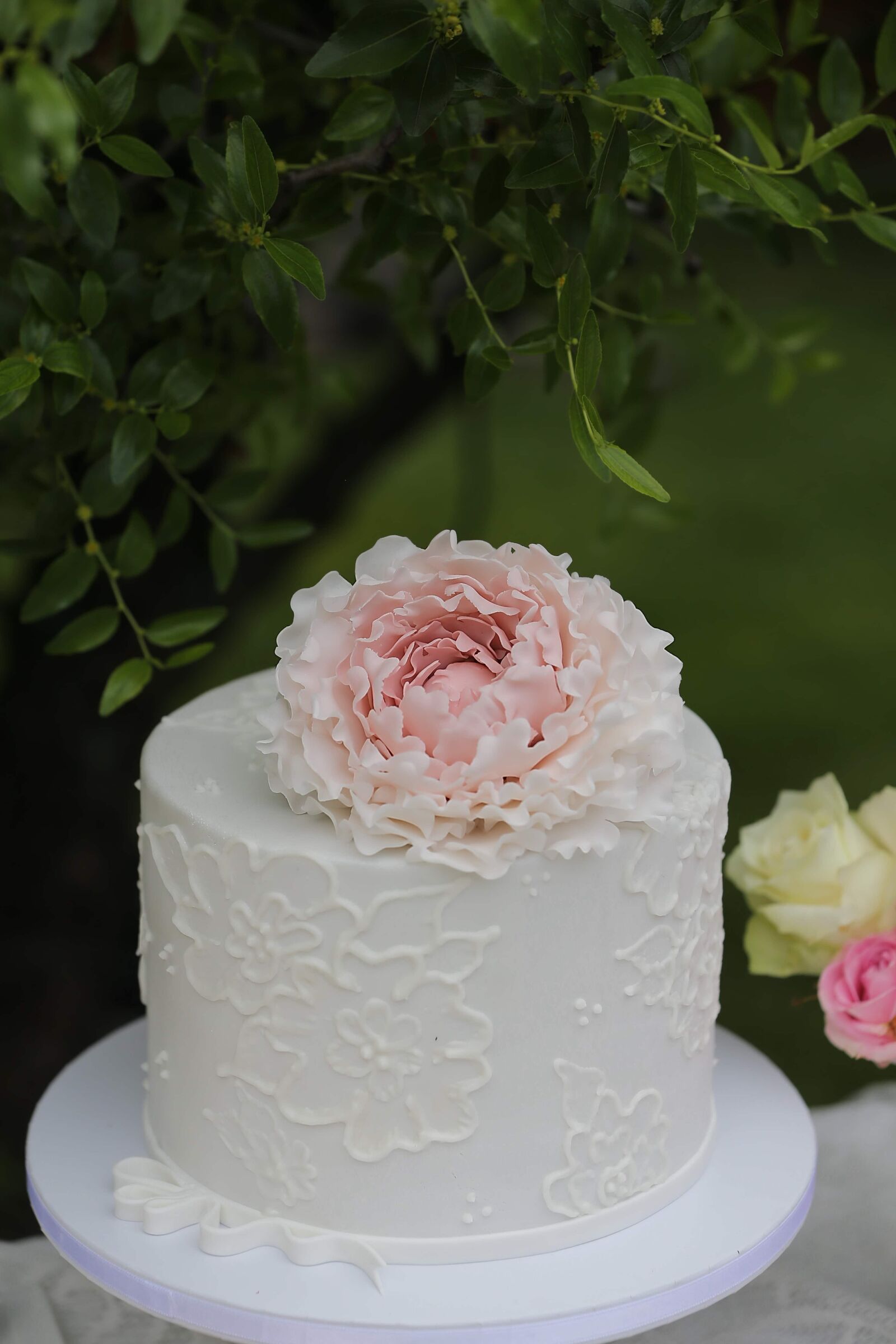 Canon EOS 6D + Canon EF 70-200mm F2.8L IS II USM sample photo. Wedding, wedding cake, dessert photography