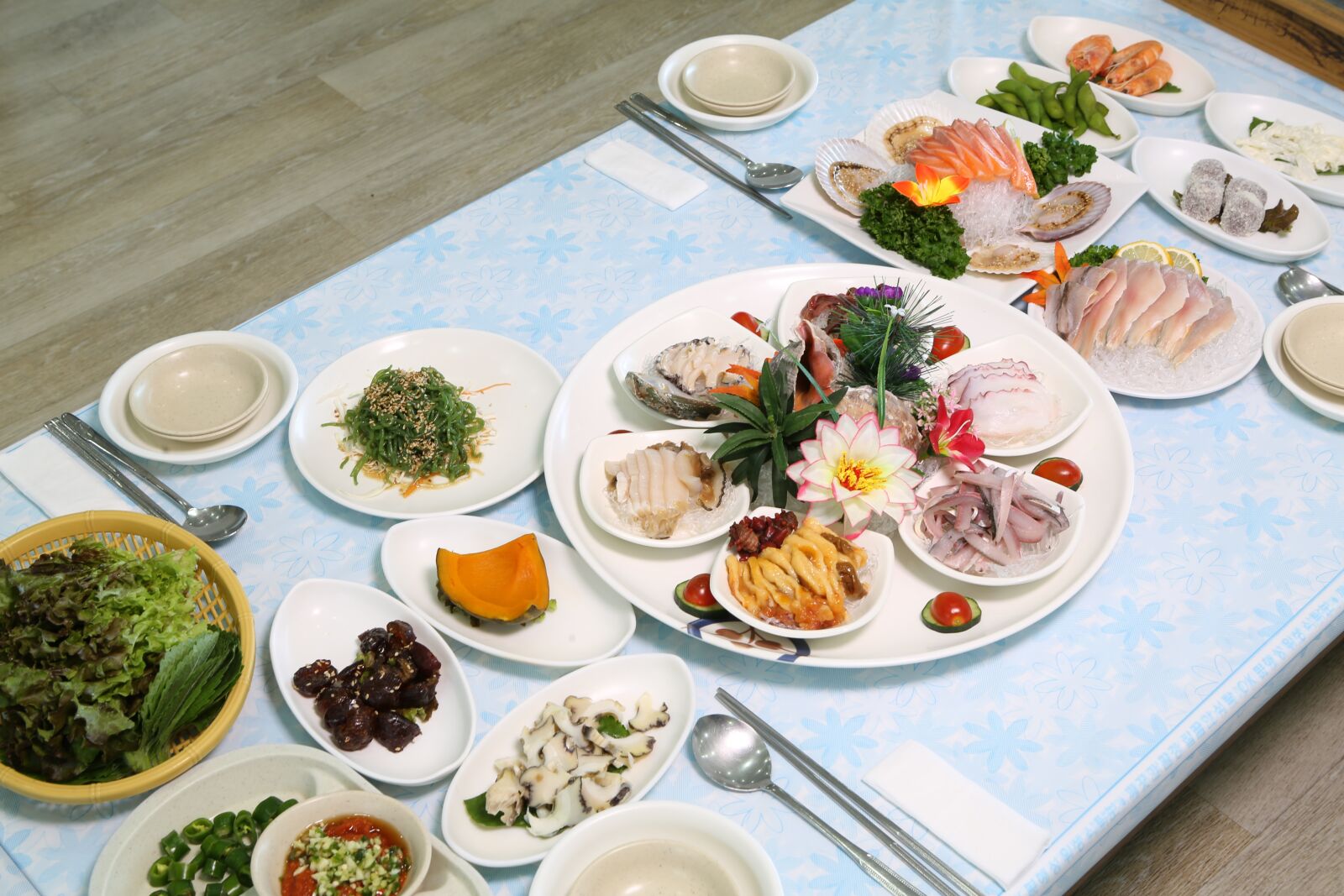 Canon EF 24-70mm F2.8L USM sample photo. Food, sashimi house, time photography