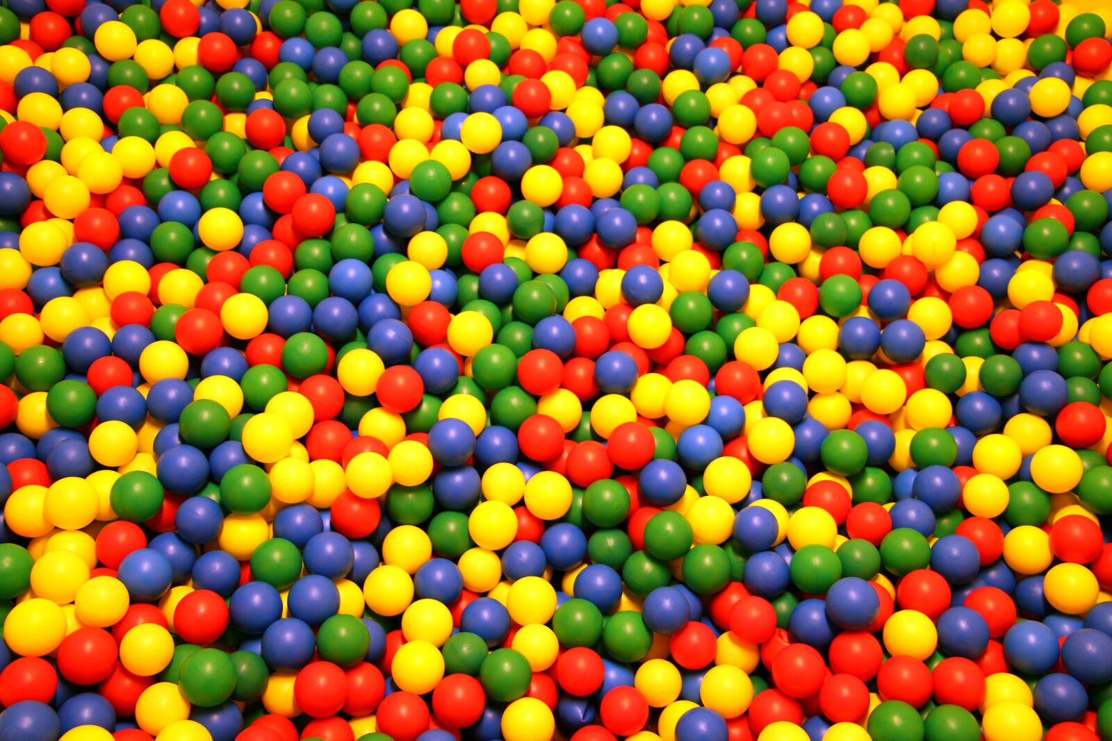 Canon EOS 70D sample photo. Game balls, toys, colorful photography