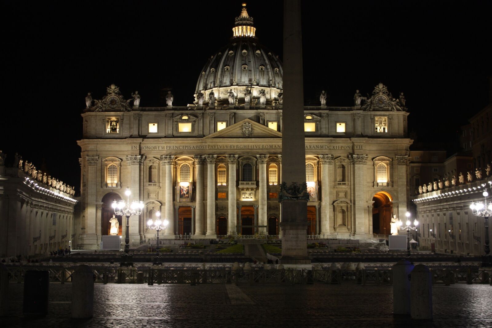 Canon EOS 450D (EOS Rebel XSi / EOS Kiss X2) sample photo. Night, st peter's basilica photography