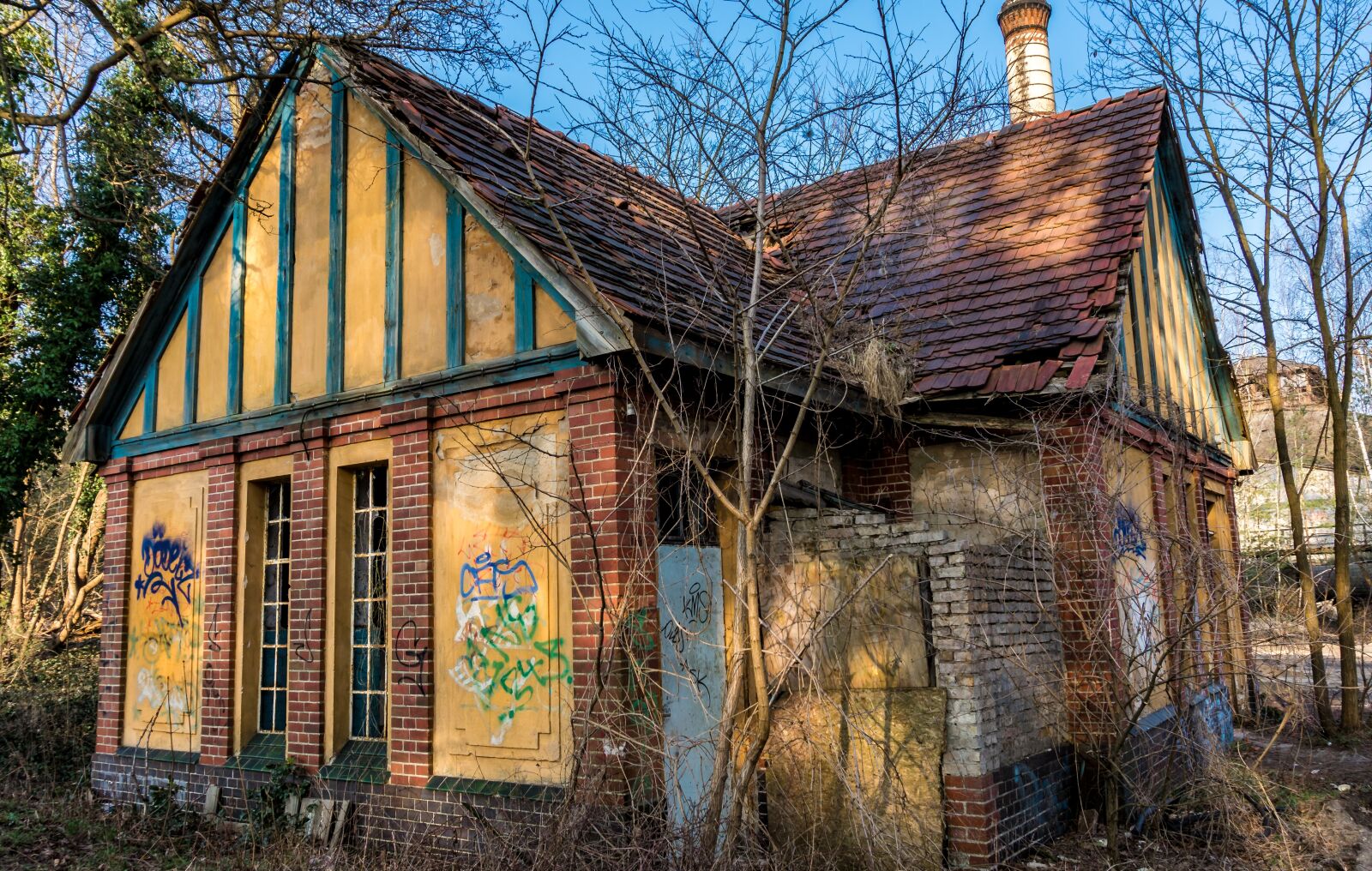 Sony Alpha a5000 (ILCE 5000) sample photo. Old, house, architecture photography