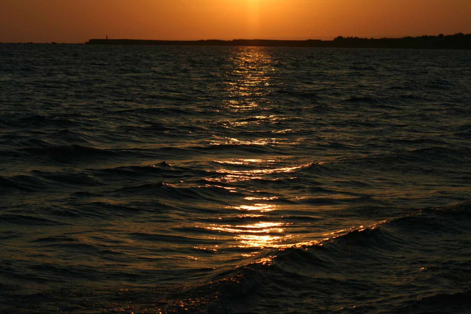 Canon EOS 350D (EOS Digital Rebel XT / EOS Kiss Digital N) sample photo. Sunset, sea, horizon photography