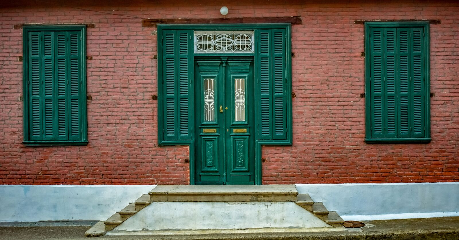 Nikon D3300 sample photo. House, facade, old photography