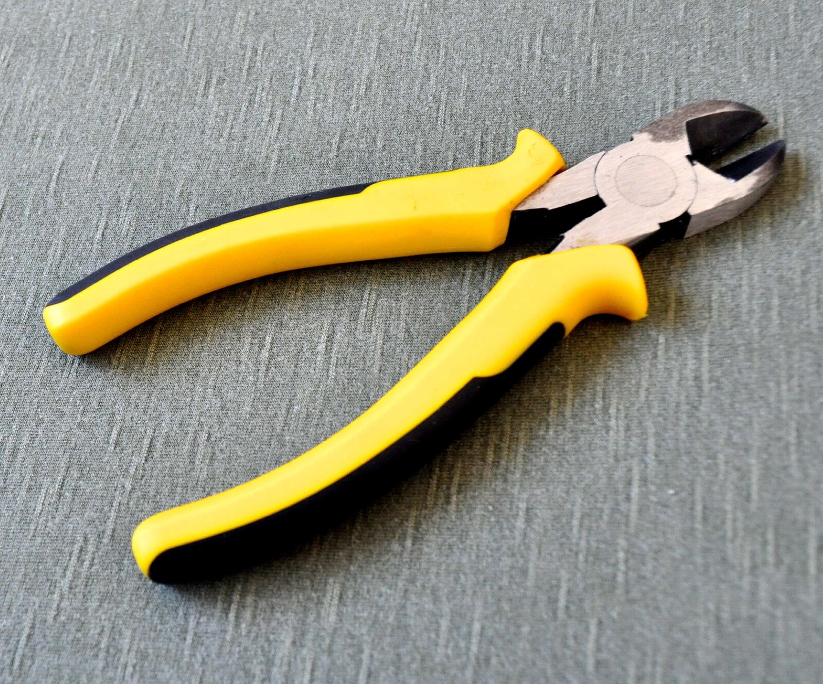 Nikon D5000 sample photo. Universal, pliers photography