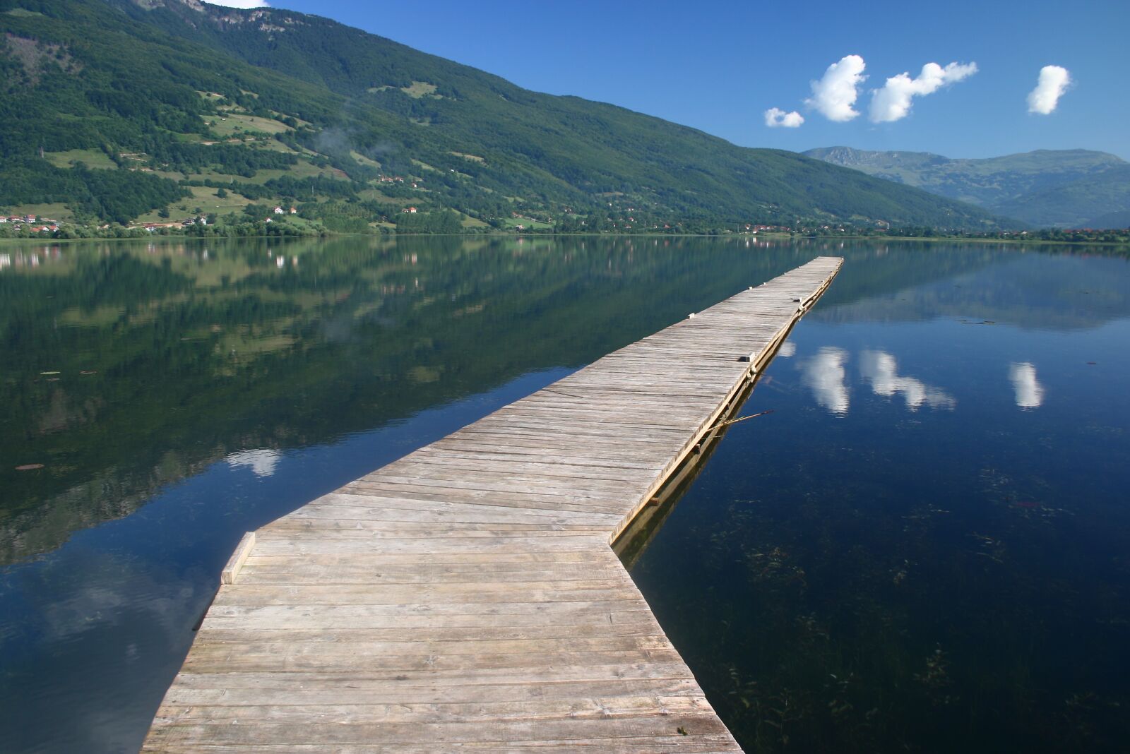 Canon EOS 400D (EOS Digital Rebel XTi / EOS Kiss Digital X) sample photo. Bridge, lake, reflected in photography