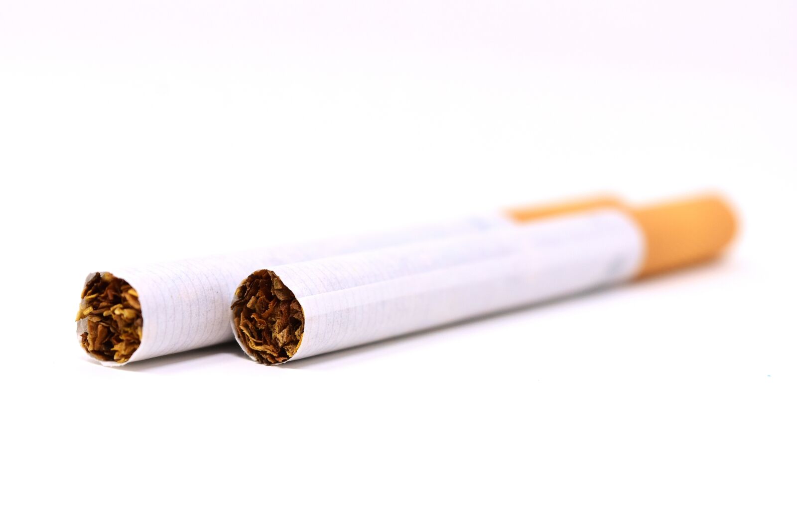 Nikon D7200 sample photo. Cigarette, broken, unhealthy photography