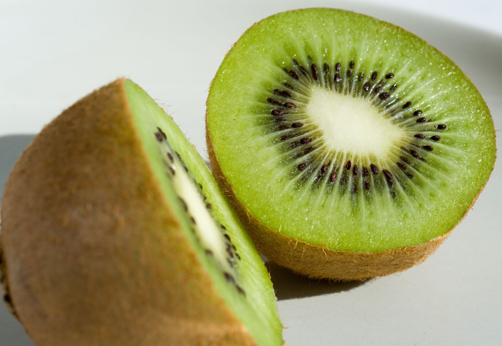 Canon EOS 350D (EOS Digital Rebel XT / EOS Kiss Digital N) sample photo. Kiwi, fruit, useful photography