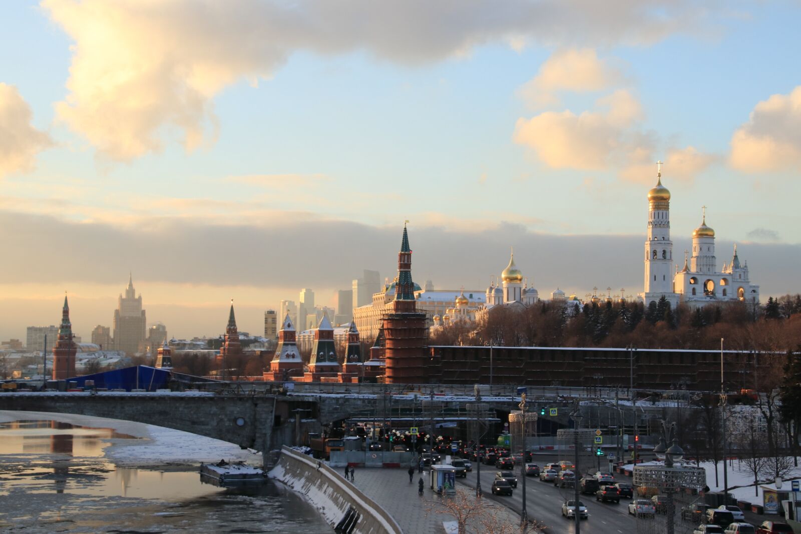 Canon EOS 77D (EOS 9000D / EOS 770D) sample photo. Moscow, sunset, river photography
