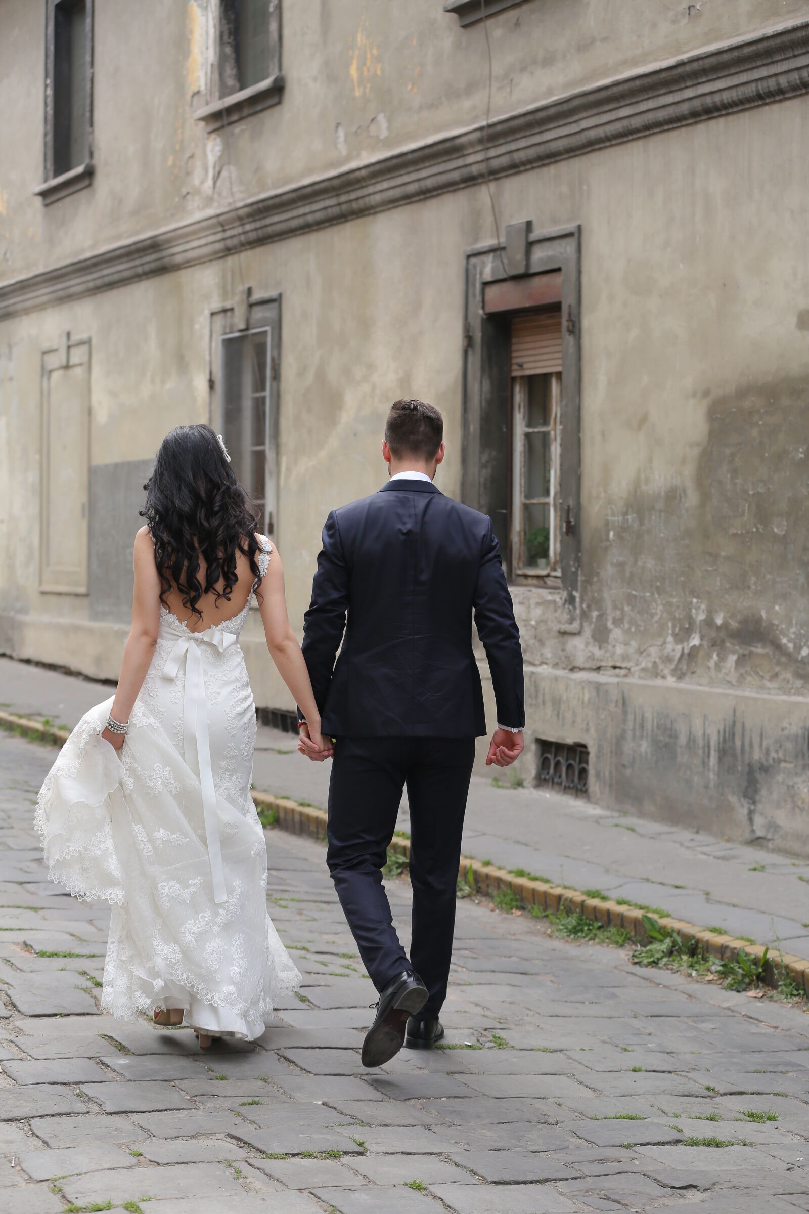 Canon EOS 5D Mark III sample photo. Husband, wife, walking, street photography