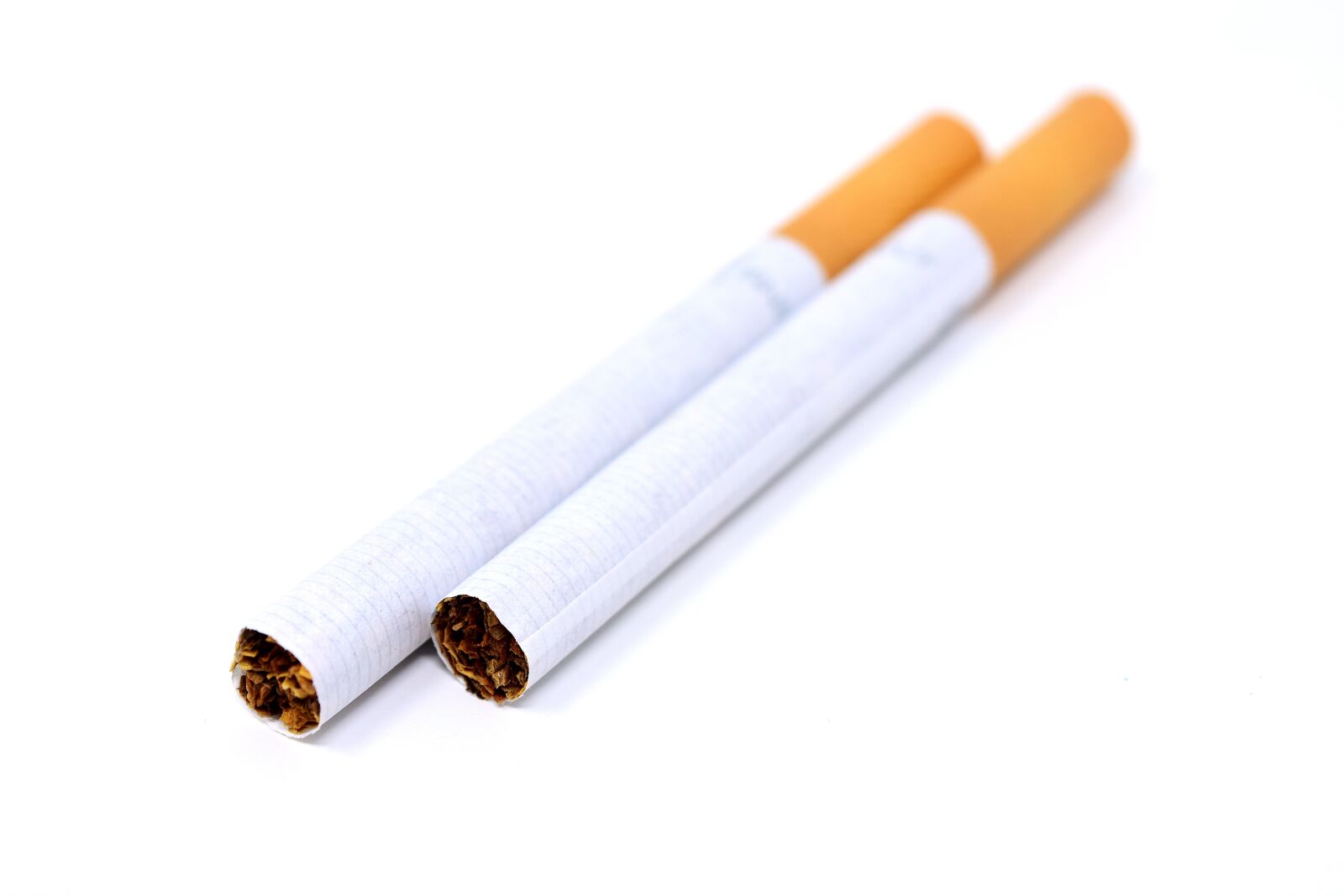 Nikon D7200 sample photo. Cigarette, broken, unhealthy photography