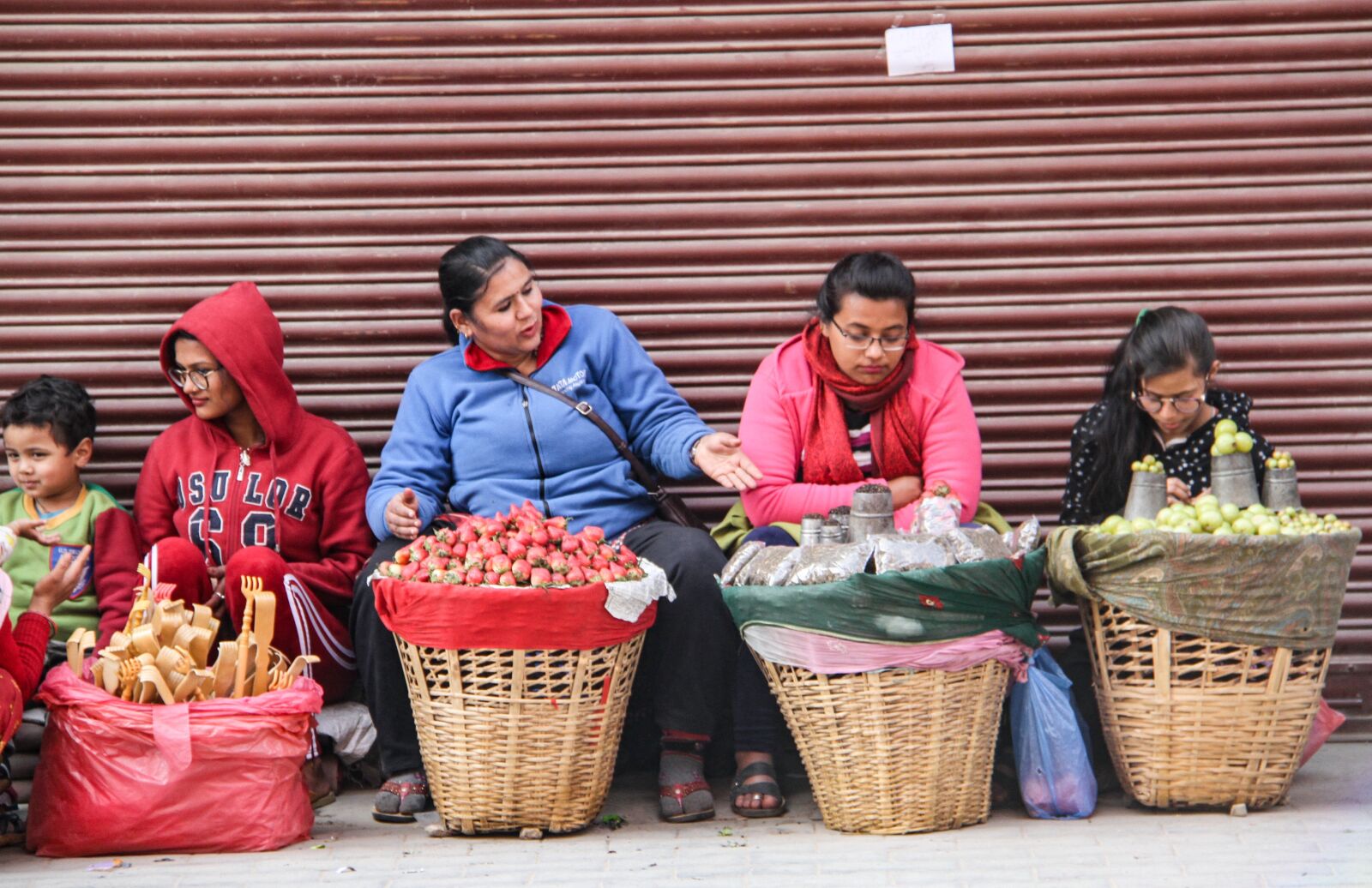 Canon EOS 7D + Canon EF-S 18-200mm F3.5-5.6 IS sample photo. Street market, nepal, kathmandu photography