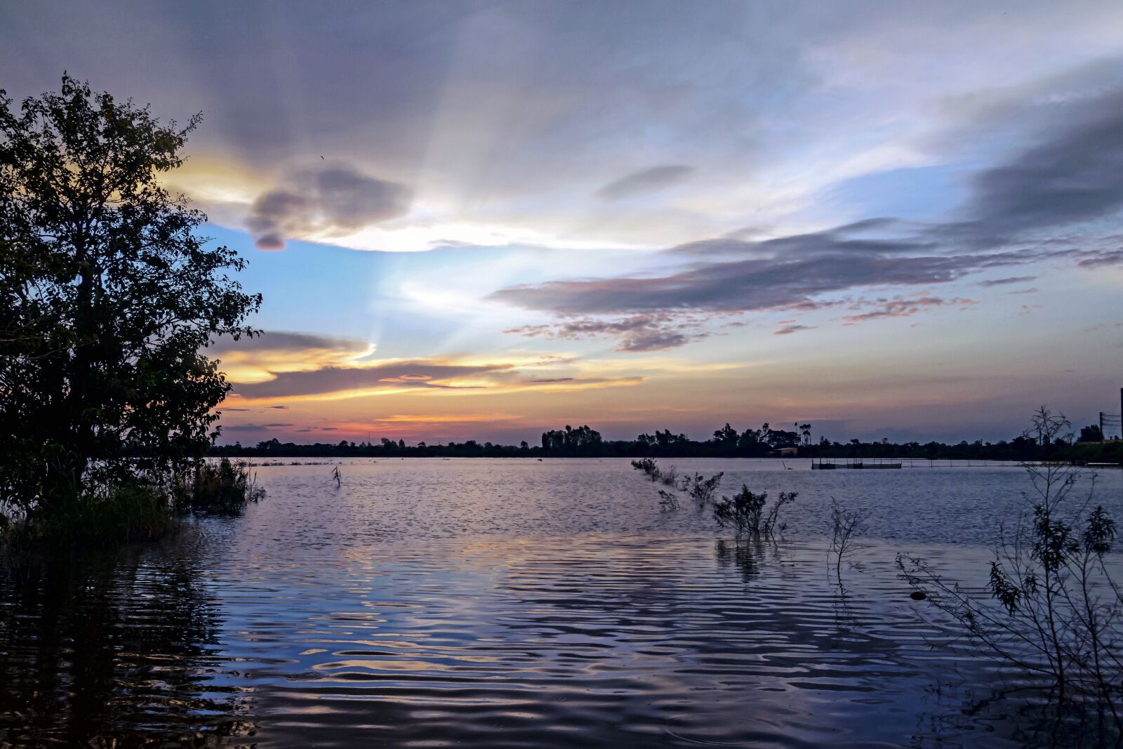Tamron SP AF 17-50mm F2.8 XR Di II LD Aspherical (IF) sample photo. Field, water, vietnam photography