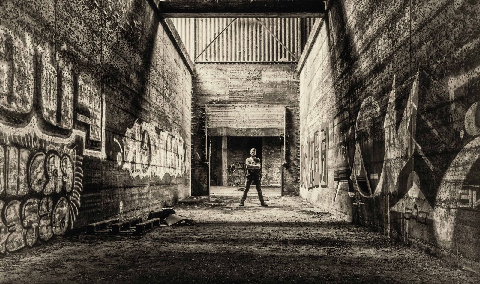 Nikon D3300 sample photo. Man, monochrome, wall, graphite photography