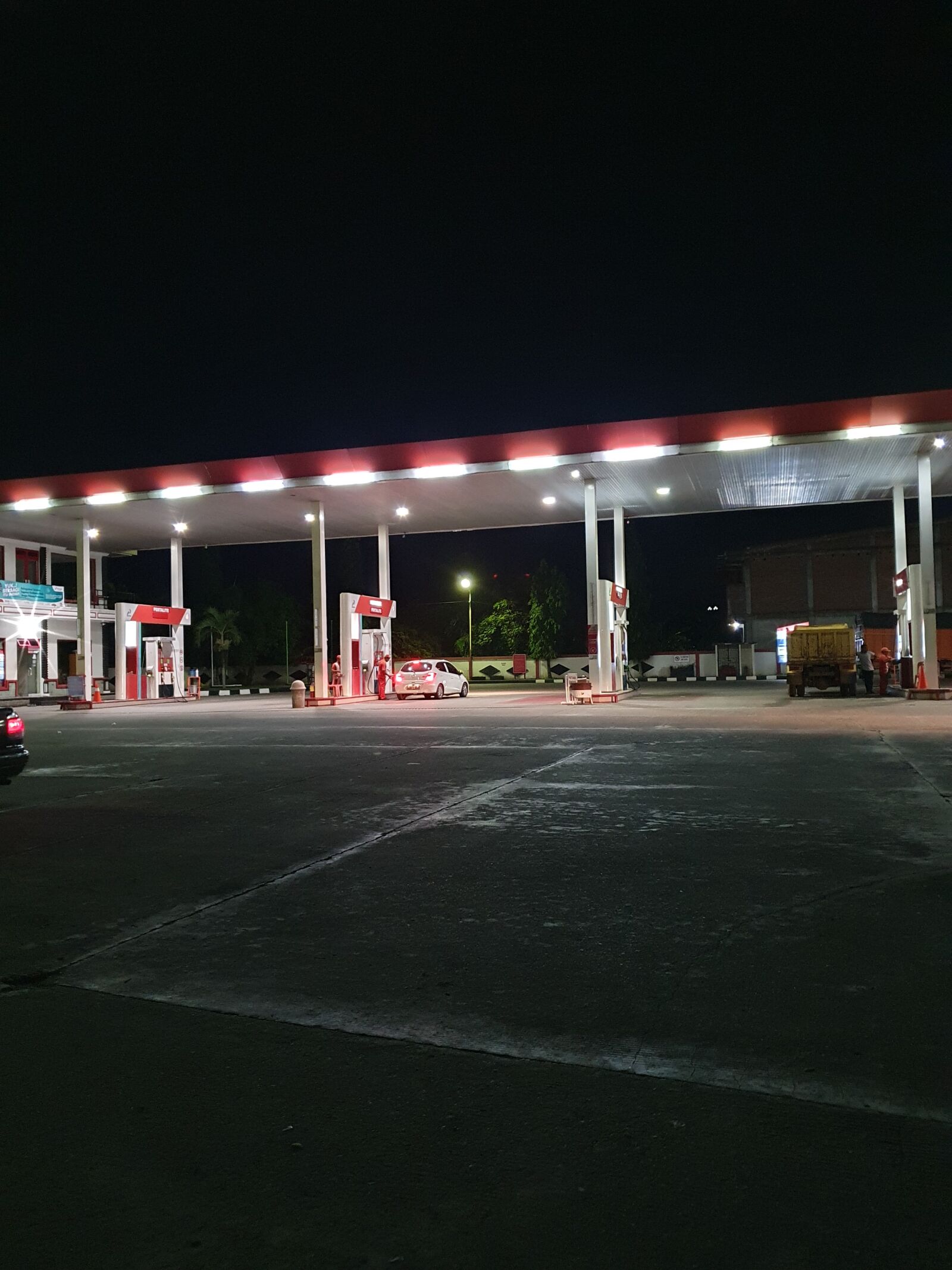 Samsung SM-G975F sample photo. Pound of gasoline, full photography