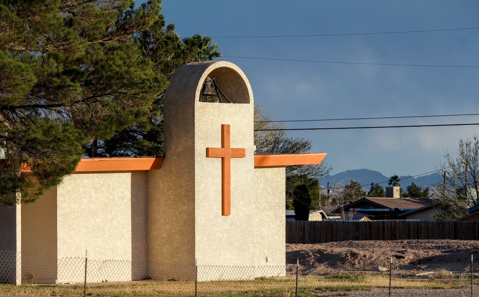 Canon EOS 700D (EOS Rebel T5i / EOS Kiss X7i) sample photo. Church, cross, architecture photography