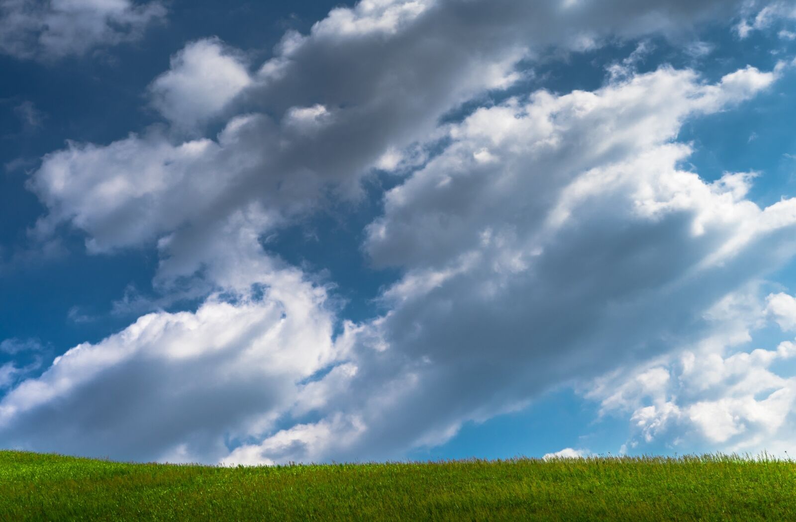 Sony a7 + Sony FE 28-70mm F3.5-5.6 OSS sample photo. Cloud, sky, white photography