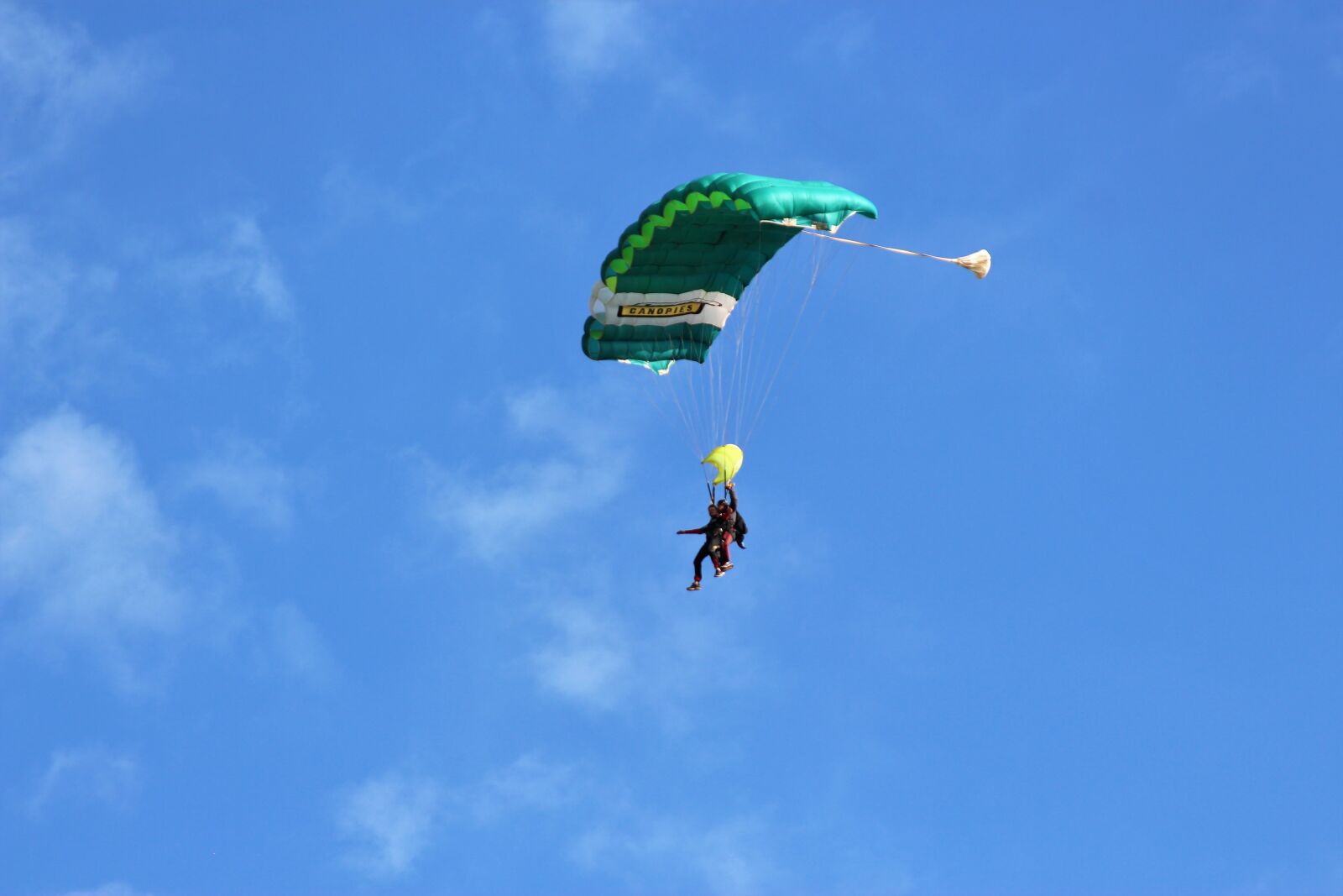 Canon EF 28-135mm F3.5-5.6 IS USM sample photo. Parachute, boituva, skydiving photography