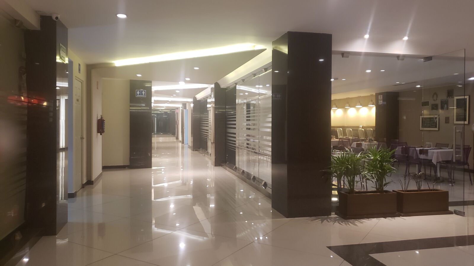 Samsung Galaxy S9 sample photo. Architecture, interior, lobby photography