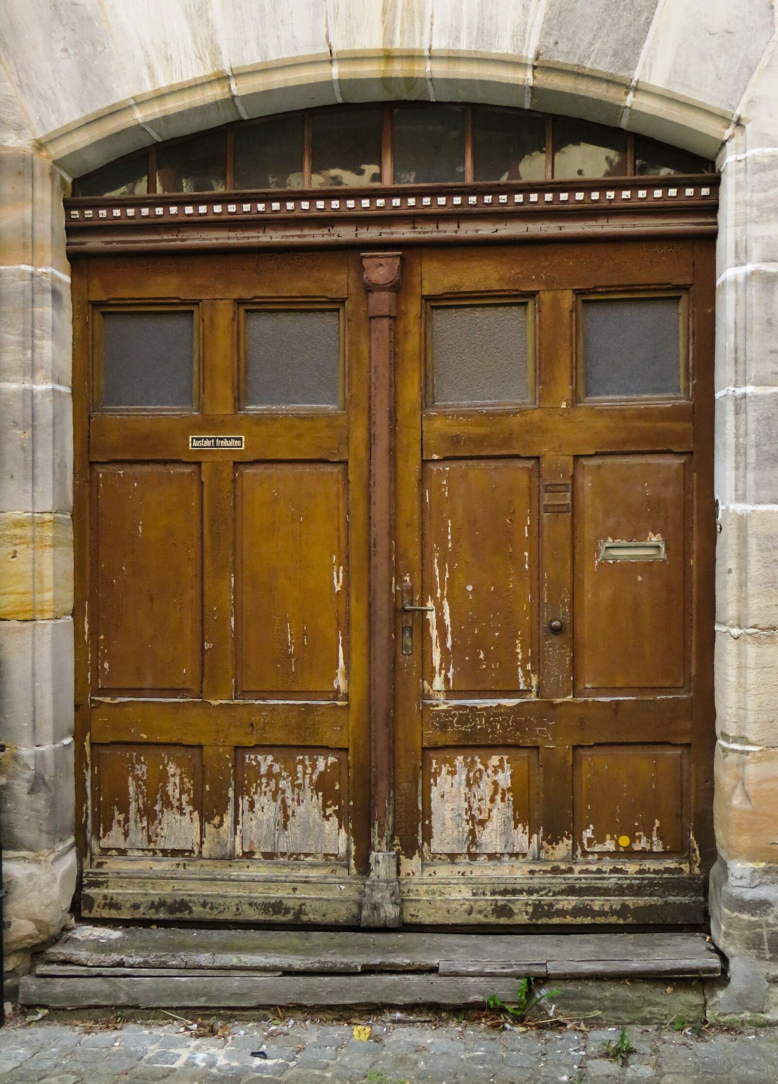 Canon PowerShot SX710 HS sample photo. Door, input, old photography