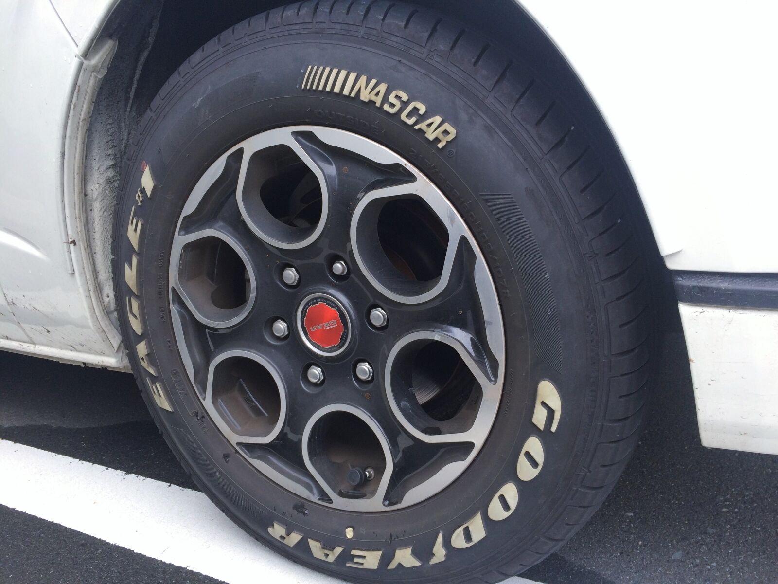 iPhone 5s back camera 4.15mm f/2.2 sample photo. Wheel, car, tire photography