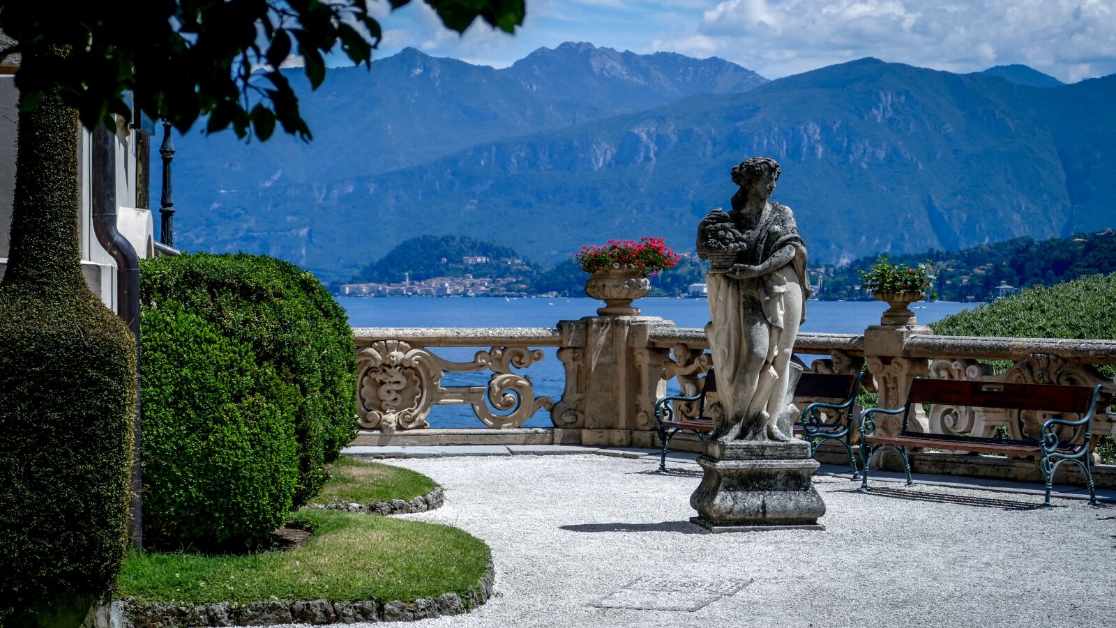 Panasonic Lumix DMC-FZ1000 sample photo. Italy, como, lake photography