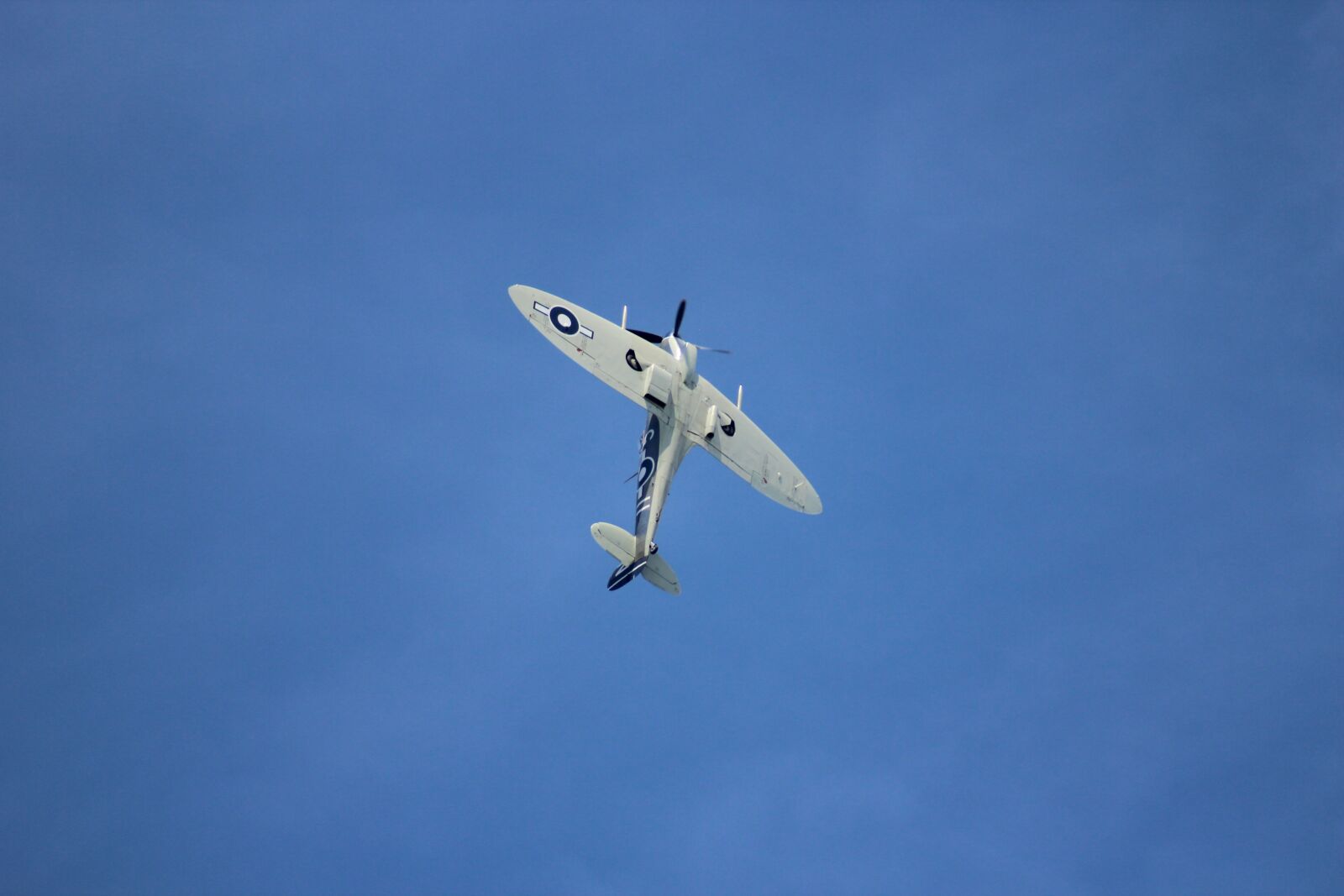 Canon EF 75-300mm f/4-5.6 USM sample photo. Flight, airplane, sky photography
