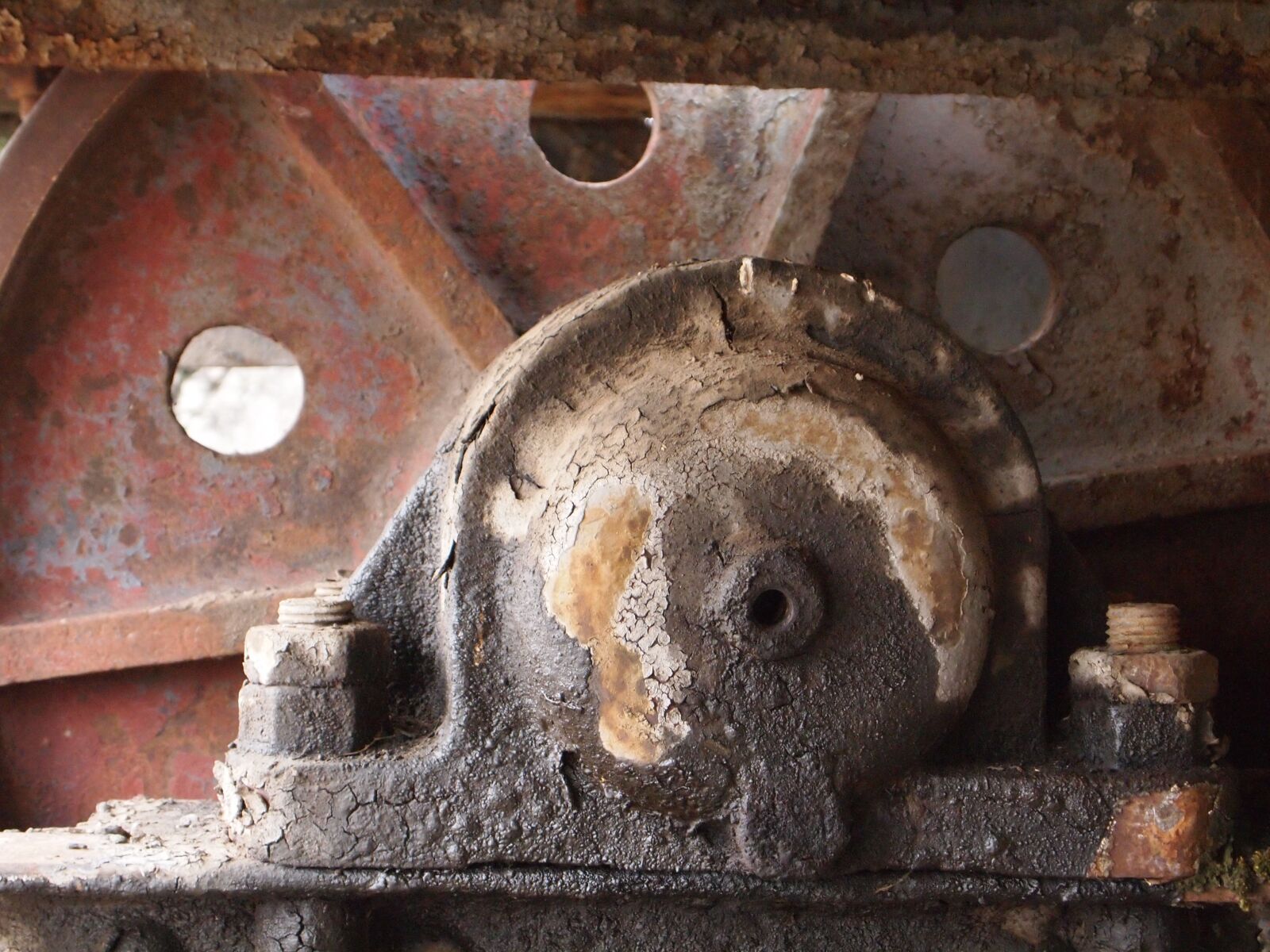 Olympus PEN E-PL1 sample photo. Iron, machine, wheel photography