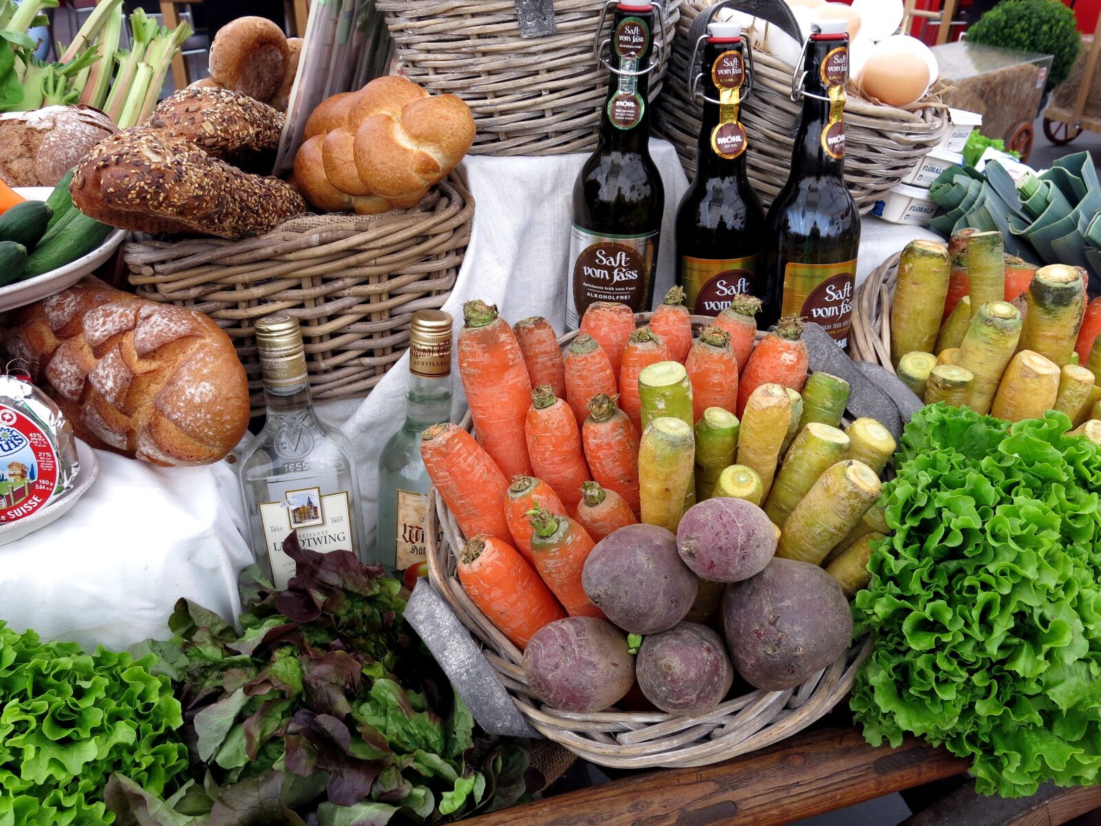 Canon PowerShot G15 sample photo. Bread, vegetables, basket photography