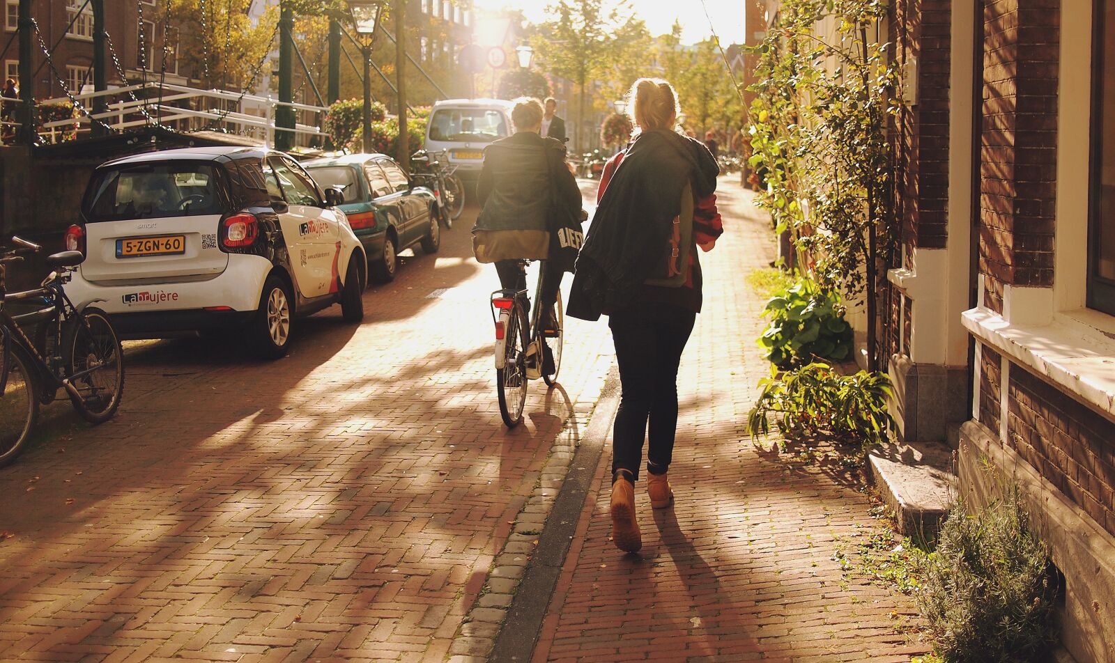 Olympus PEN E-PL1 sample photo. Leiden, girl, walk photography