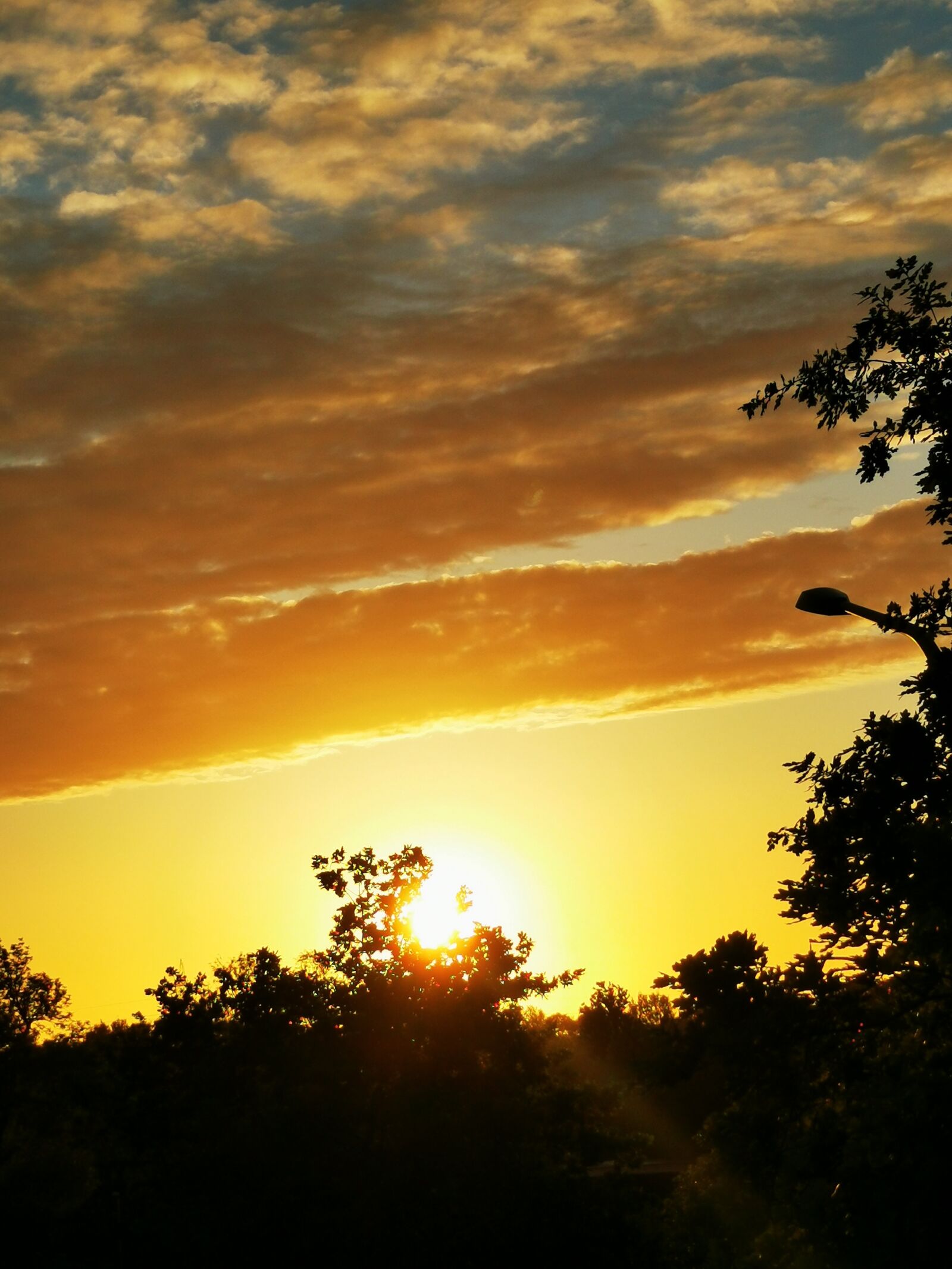 HUAWEI P30 sample photo. Sunset, clouds, sun photography