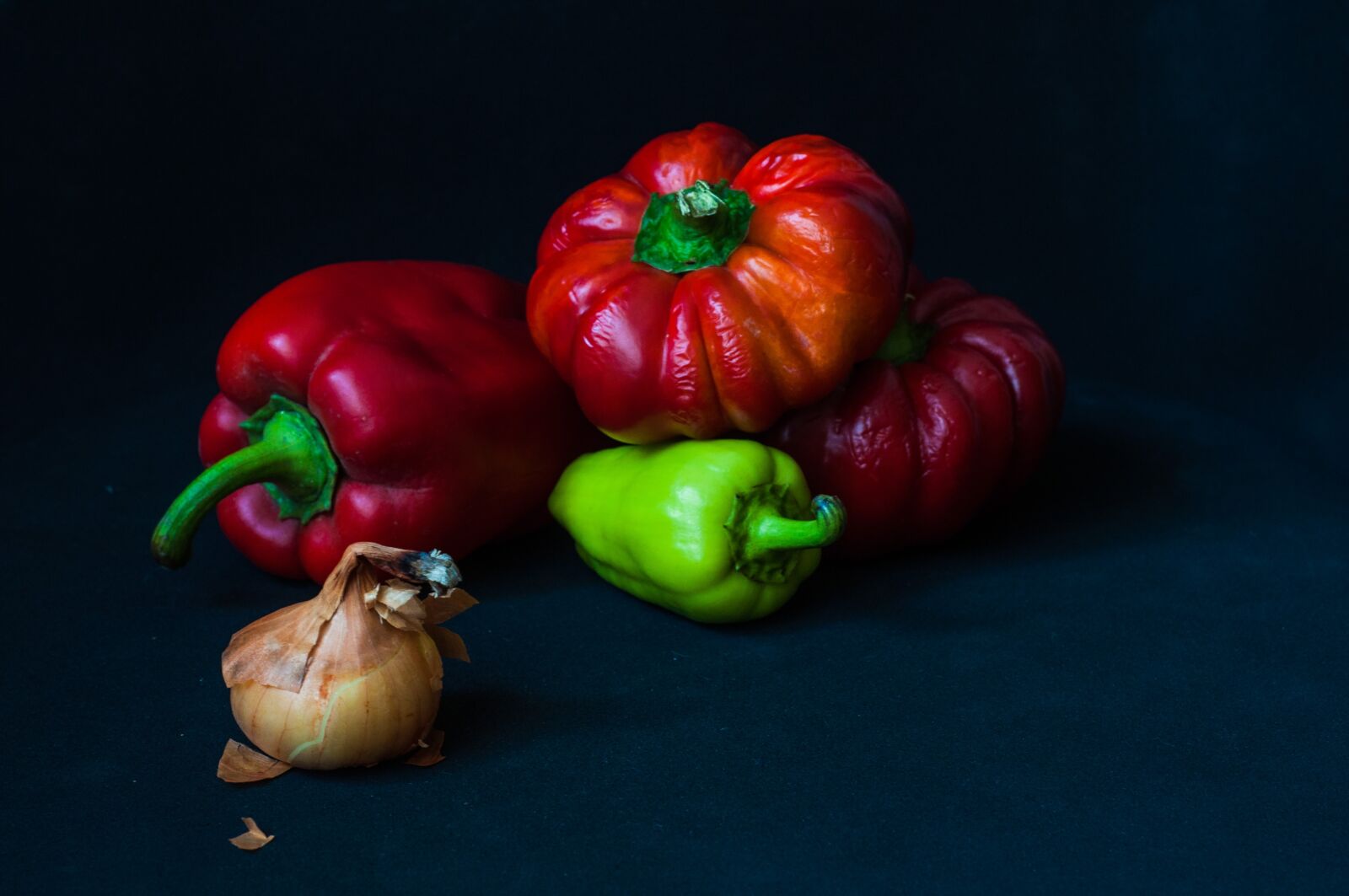 Nikon D90 sample photo. Pepper, onion, red photography