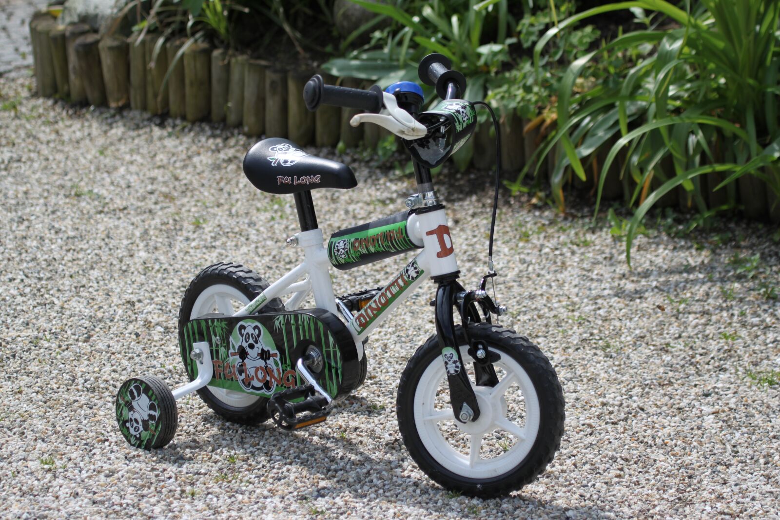 Canon EOS 500D (EOS Rebel T1i / EOS Kiss X3) sample photo. Bike, child's bike, wheel photography