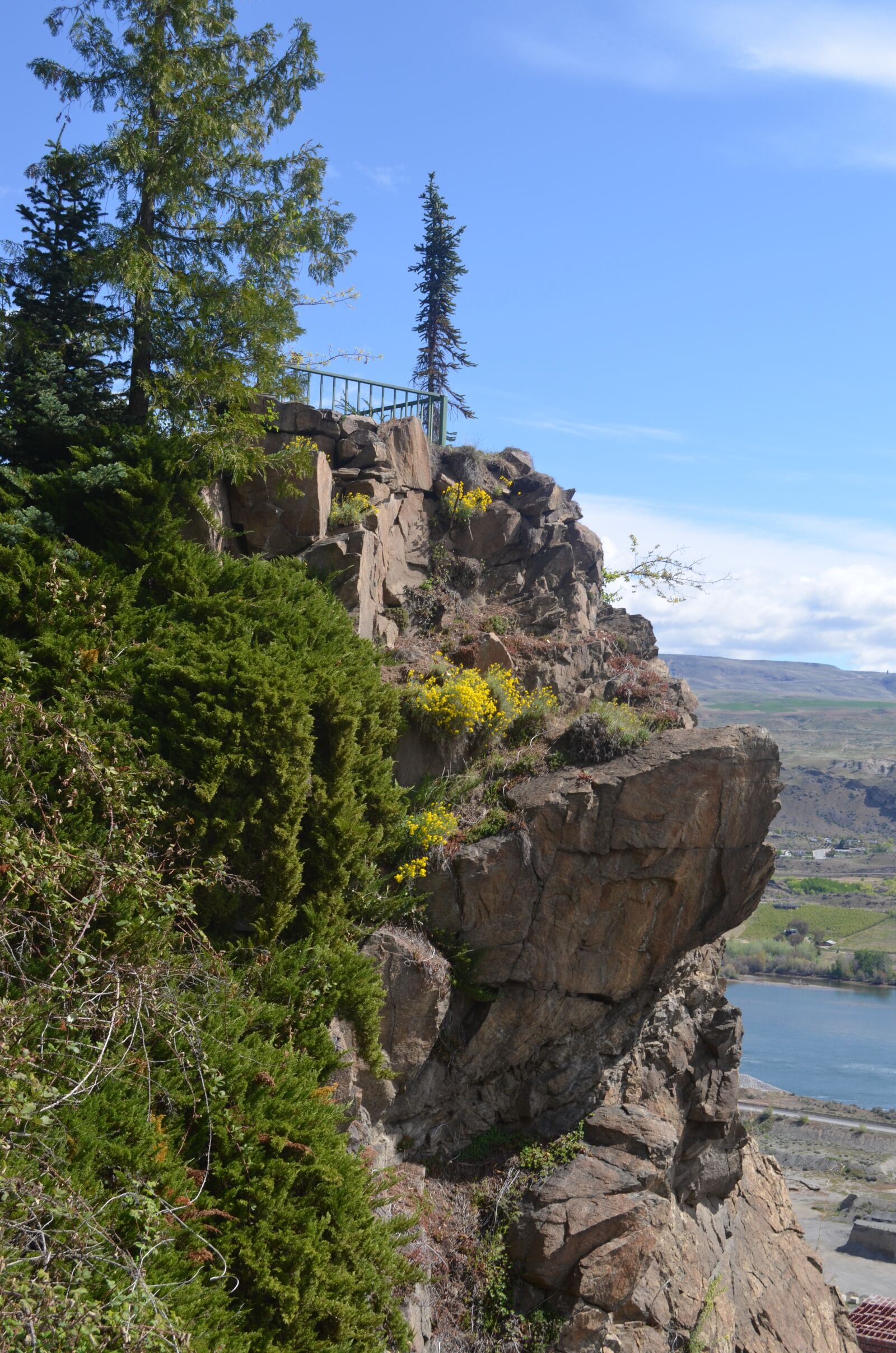 Nikon D5100 sample photo. Ohme gardens, cliff, river photography