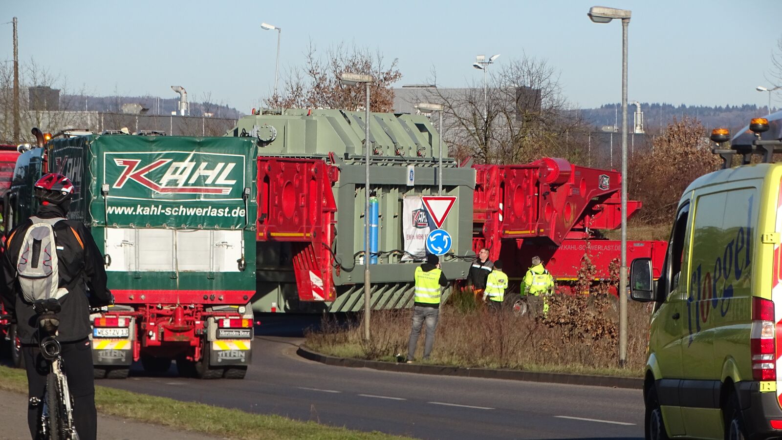 Sony Cyber-shot DSC-HX400V sample photo. Heavy transport, transformer, truck photography