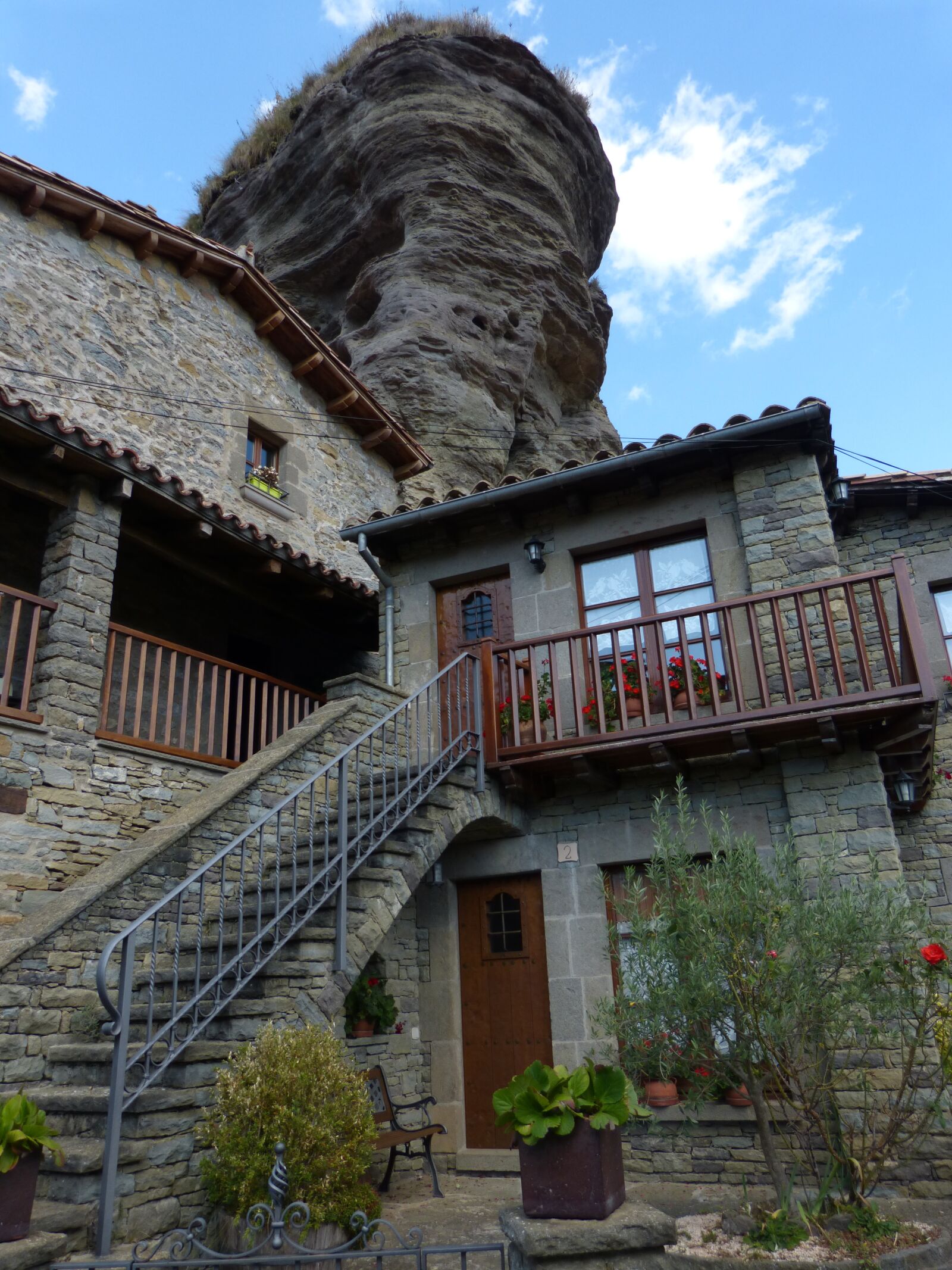 Panasonic DMC-FZ62 sample photo. Houses, peña, rock photography