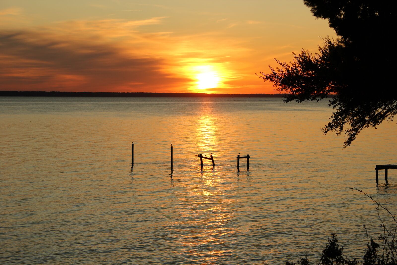 Canon EOS 550D (EOS Rebel T2i / EOS Kiss X4) sample photo. Sunset, river, water photography