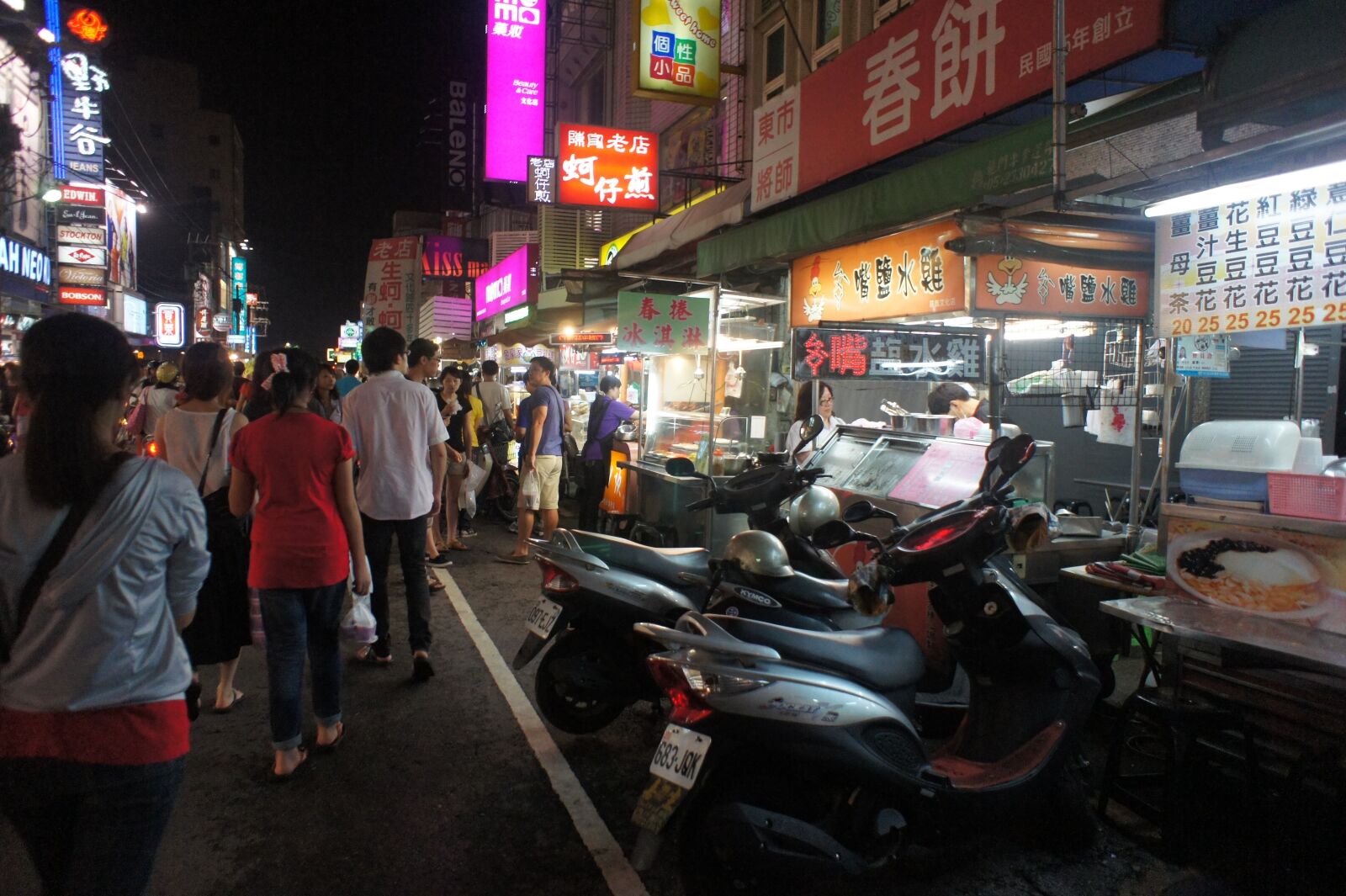 Sony NEX-5C + Sony E 16mm F2.8 sample photo. City, taiwan, the night photography