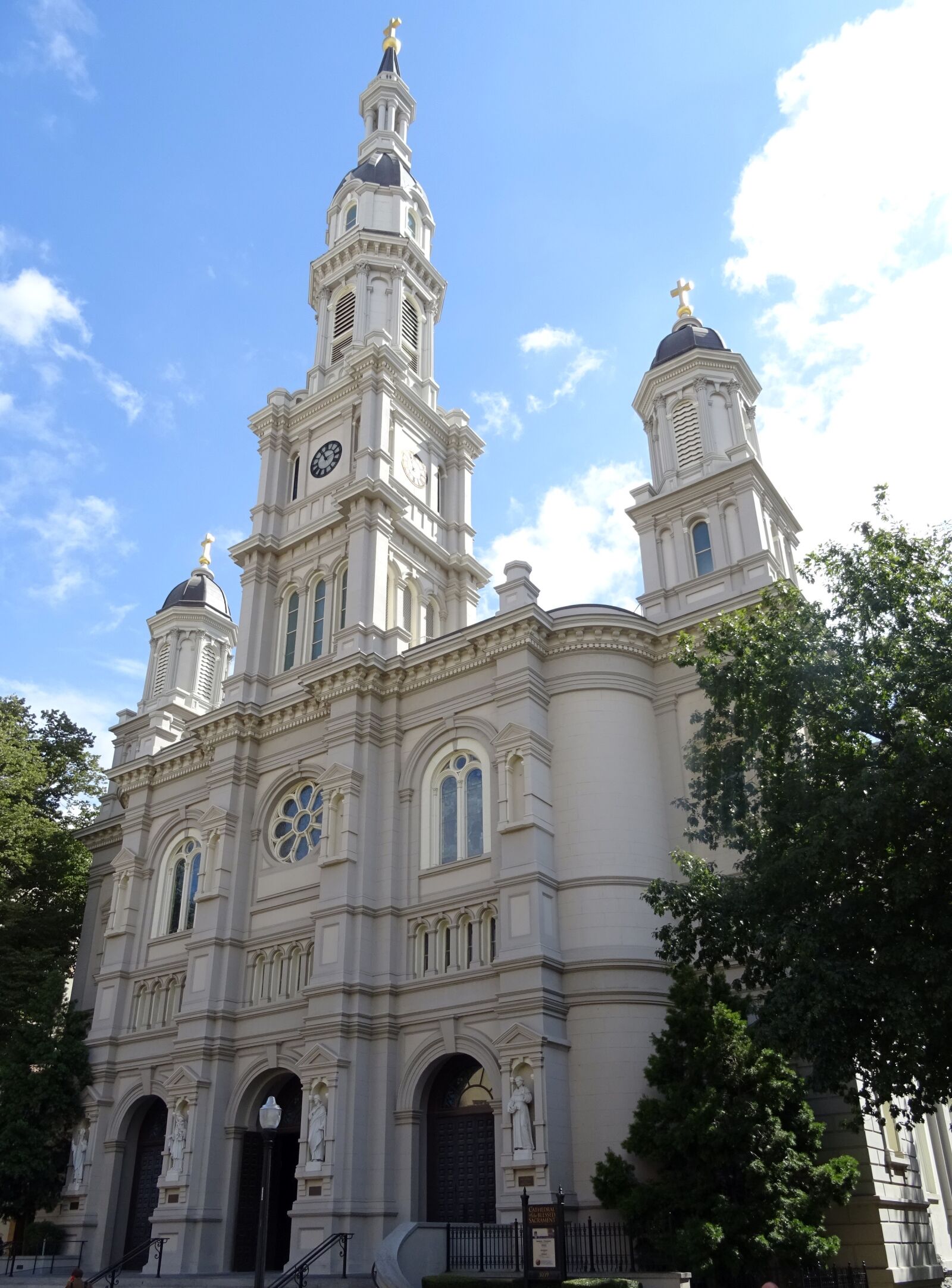 Sony DSC-HX60V sample photo. Church, cathedral, blessed sacrament photography