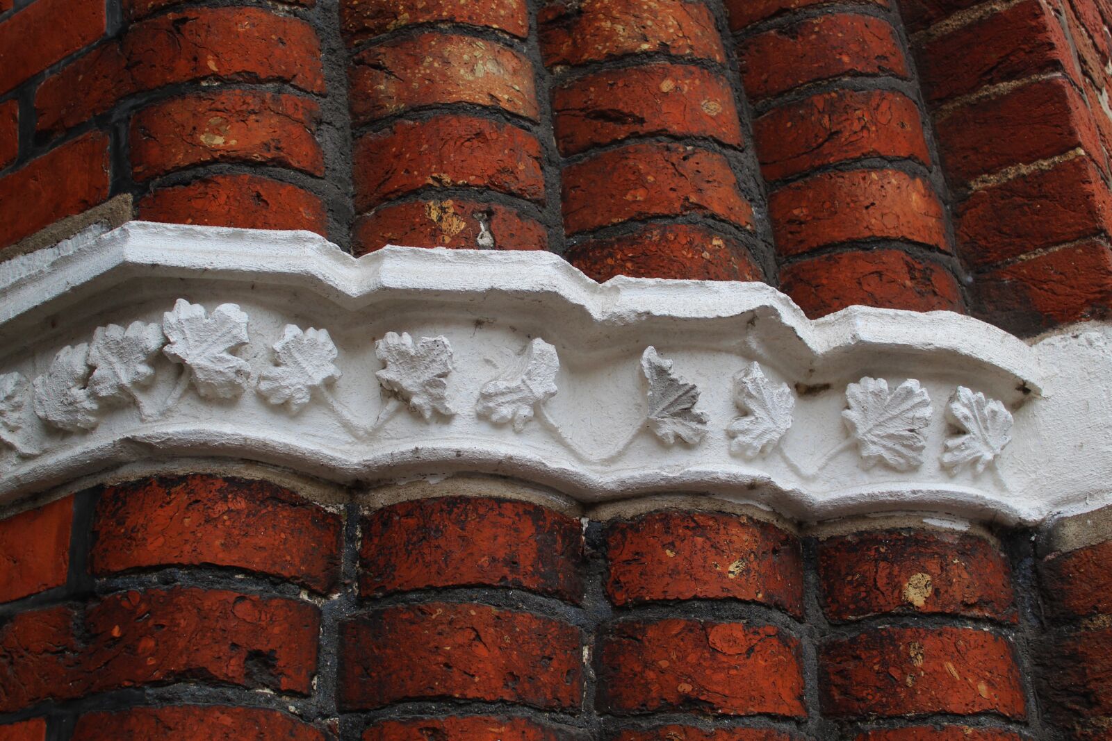 Canon EOS 1300D (EOS Rebel T6 / EOS Kiss X80) sample photo. Lübeck, facade, architecture photography