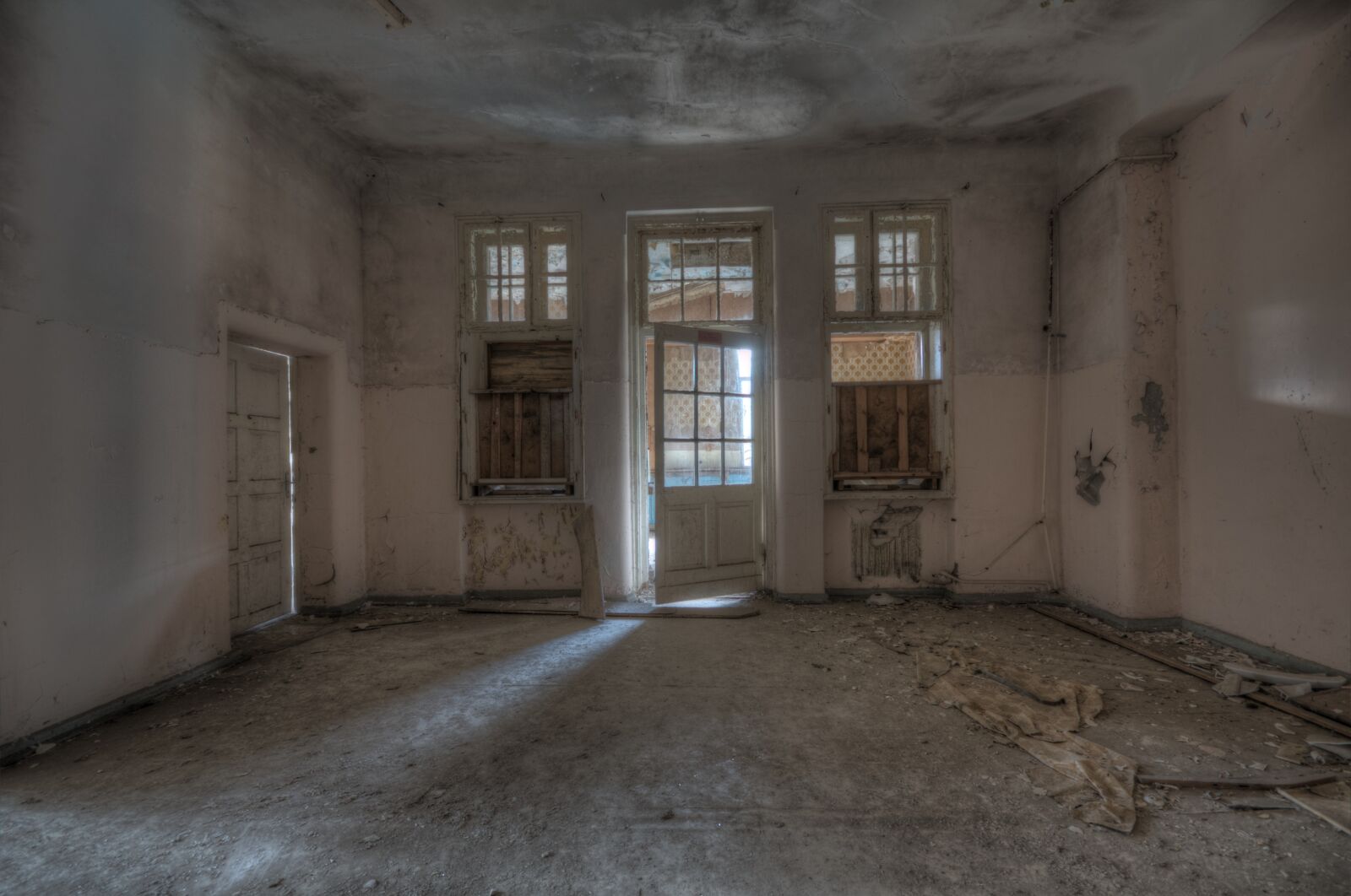 Nikon D300S sample photo. Abandoned, indoors, architecture photography