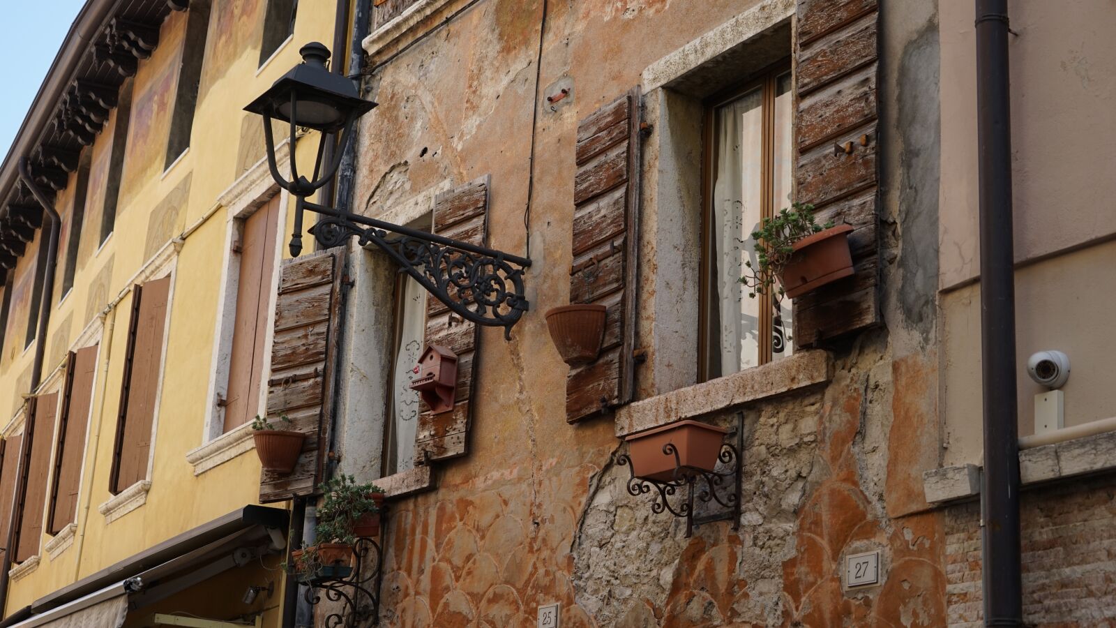 Sony a7 + Sony FE 24-240mm F3.5-6.3 OSS sample photo. Bardolino, garda, architecture photography