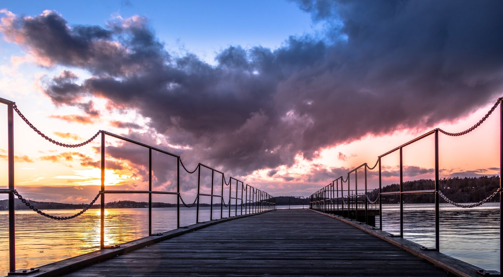 Canon EF-S 18-135mm F3.5-5.6 IS USM sample photo. The pier, view, landscape photography