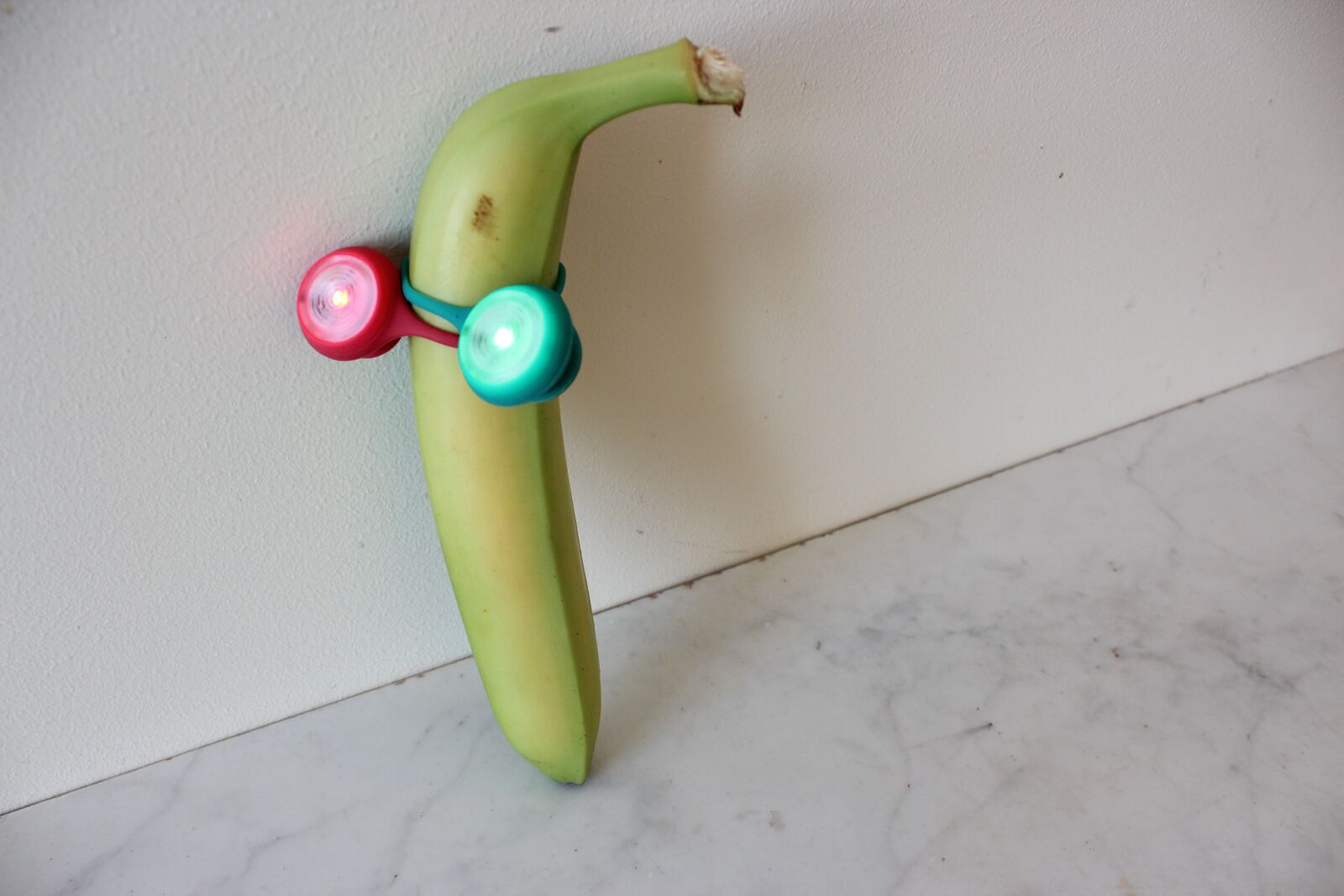 Canon EOS 600D (Rebel EOS T3i / EOS Kiss X5) sample photo. Banana, led, yellow photography