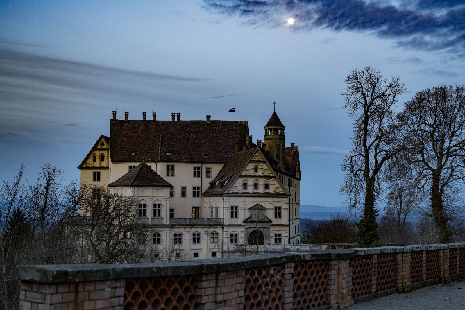 Nikon D850 sample photo. Heiligenberg castle, twilight, lake photography