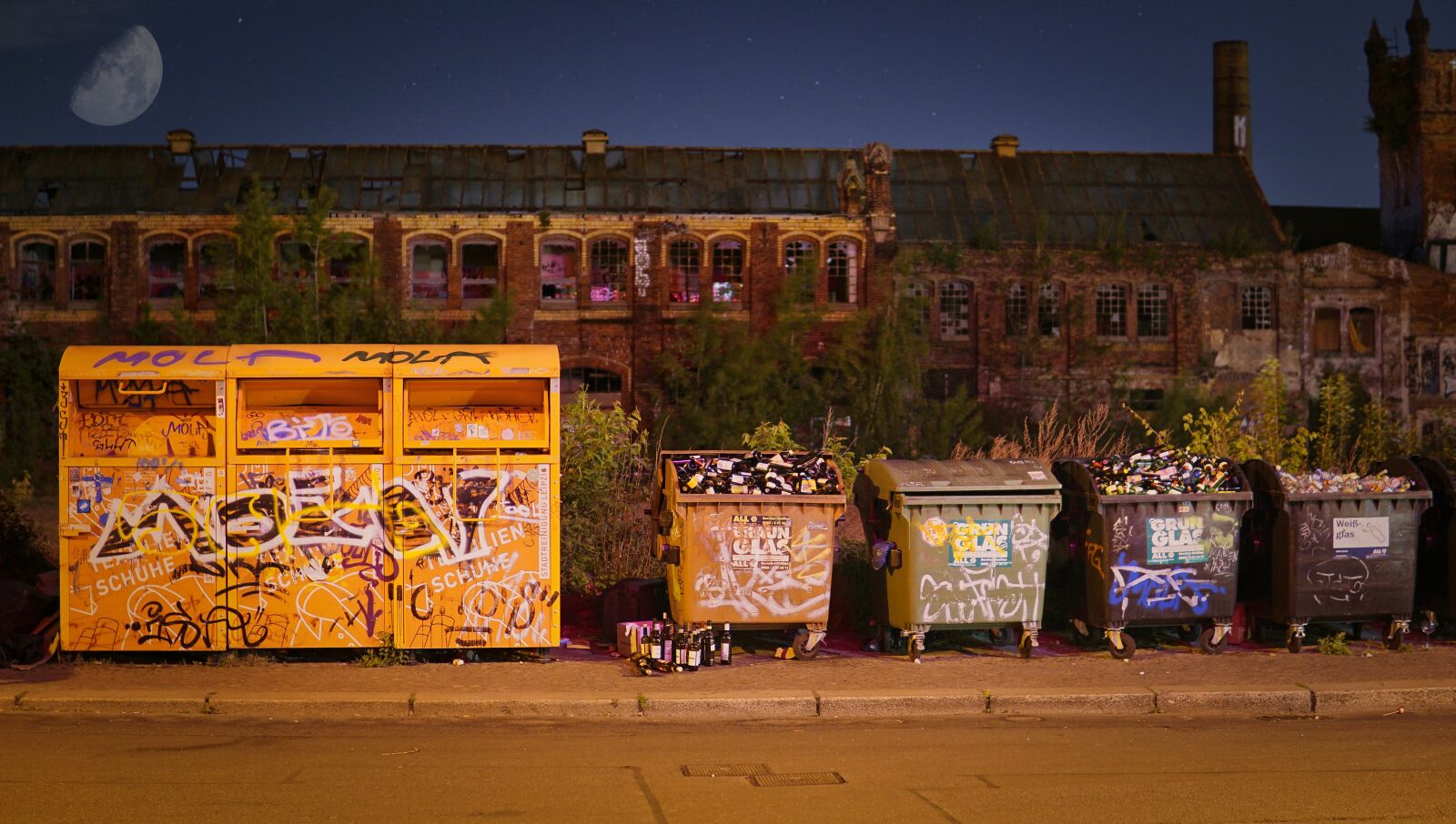 30mm F1.4 DC DN | Contemporary 016 sample photo. Street, road, city photography