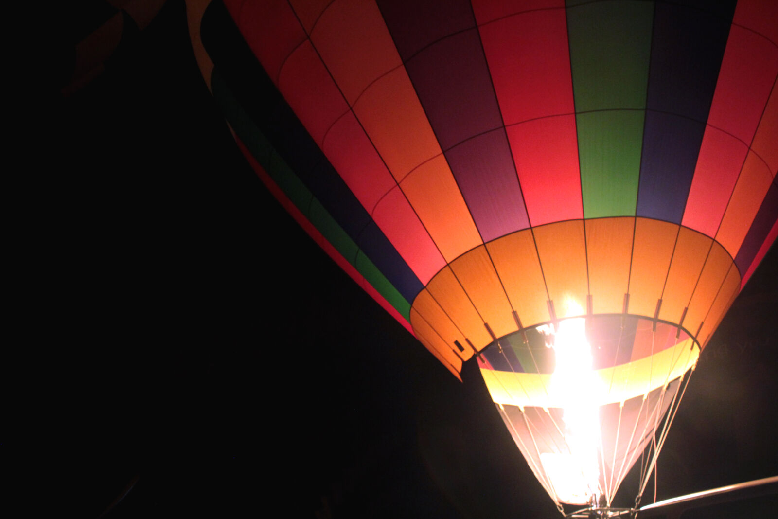 Canon EOS 550D (EOS Rebel T2i / EOS Kiss X4) sample photo. Outside, fire, colorful, balloon photography