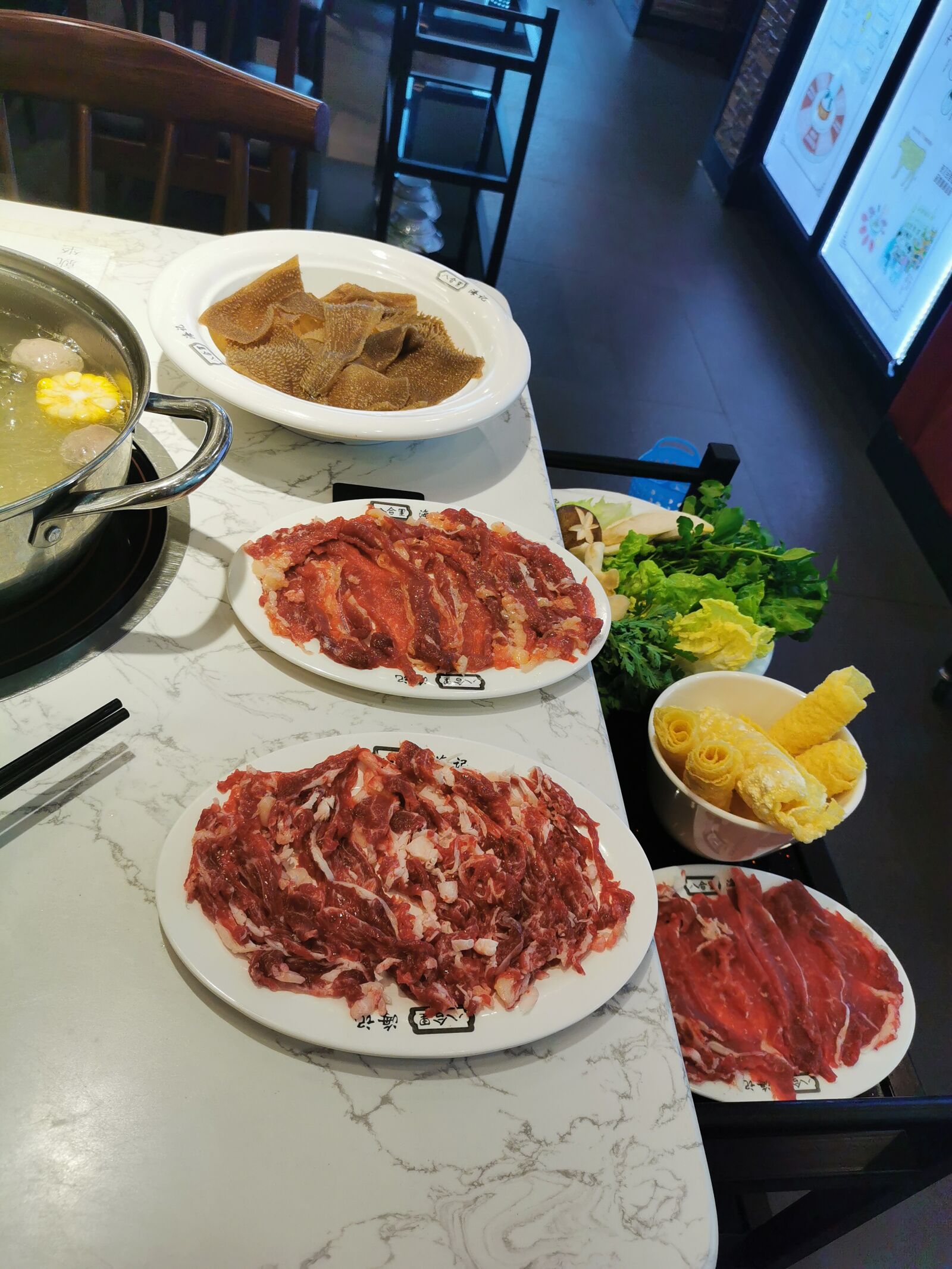 HUAWEI P30 sample photo. Chafing dish, vegetables, meat photography