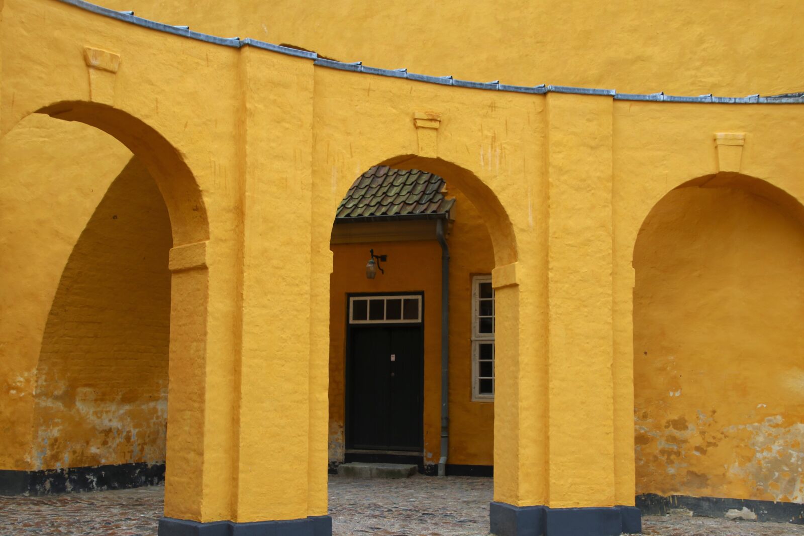 Canon EOS 7D Mark II sample photo. Arches, door, old, building photography