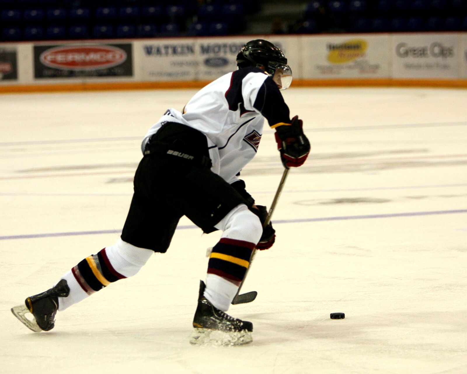 Canon EOS-1D Mark II N sample photo. Hockey, hockey puck, ice photography