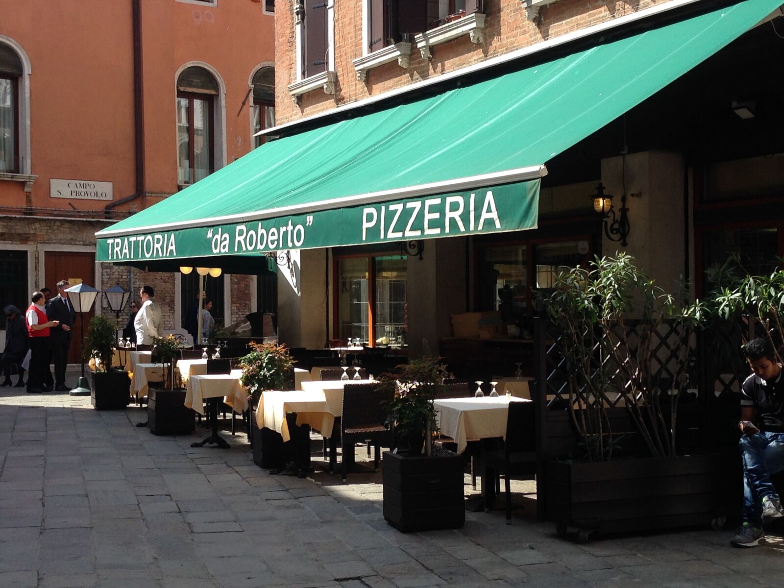 iPhone 5 back camera 4.12mm f/2.4 sample photo. Pizza, italy, authentic photography